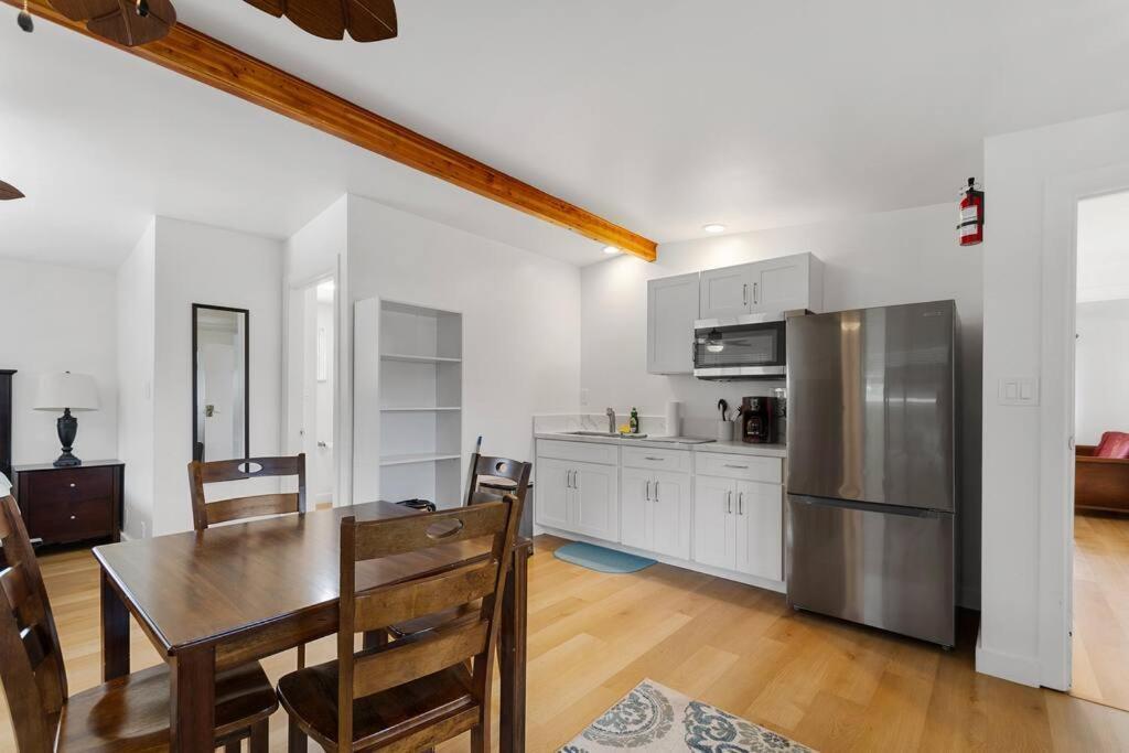 Ocean Front Extra Large Studio Sleeps 7 W Sofa Bed, Contact Us For Price Drop Apartment Haleiwa