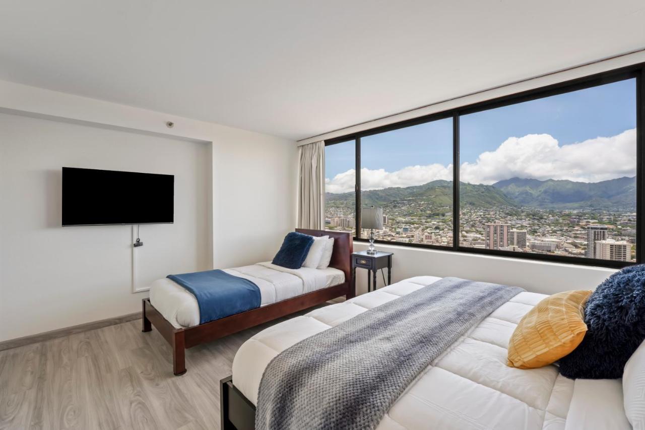 Hawaiian Monarch Penthouse 104 By Hawaii Ocean Club * Honolulu