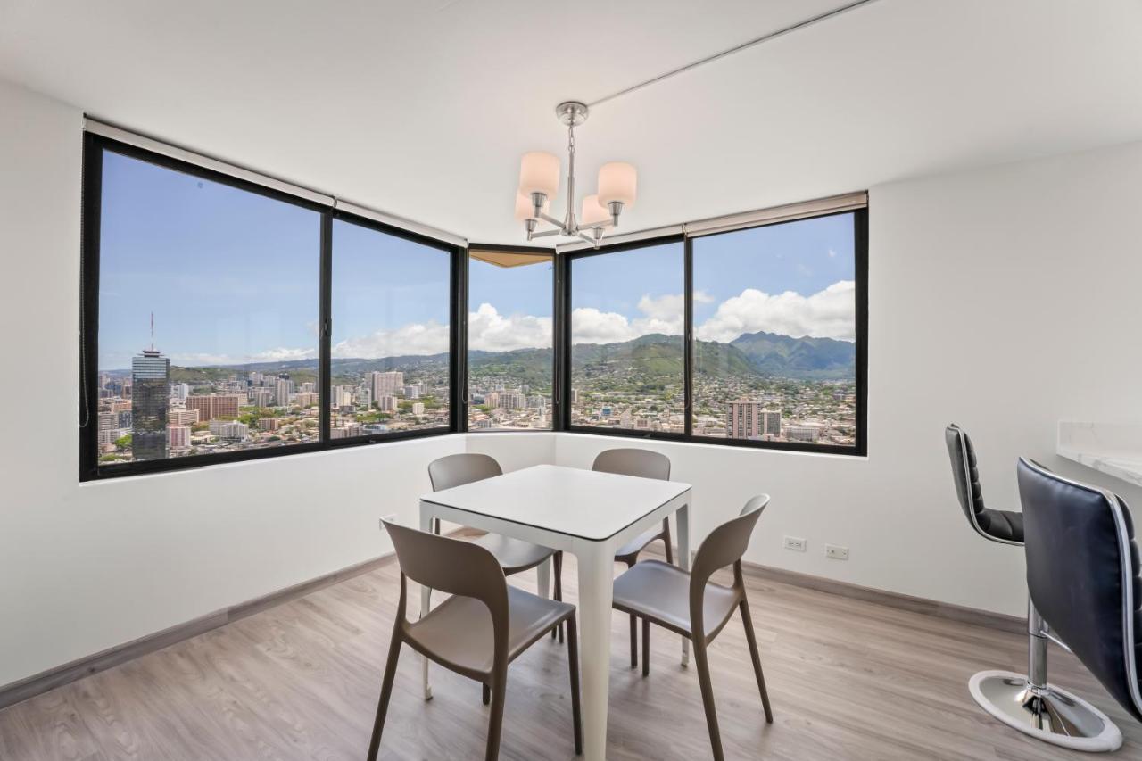 Hawaiian Monarch Penthouse 104 By Hawaii Ocean Club * Honolulu