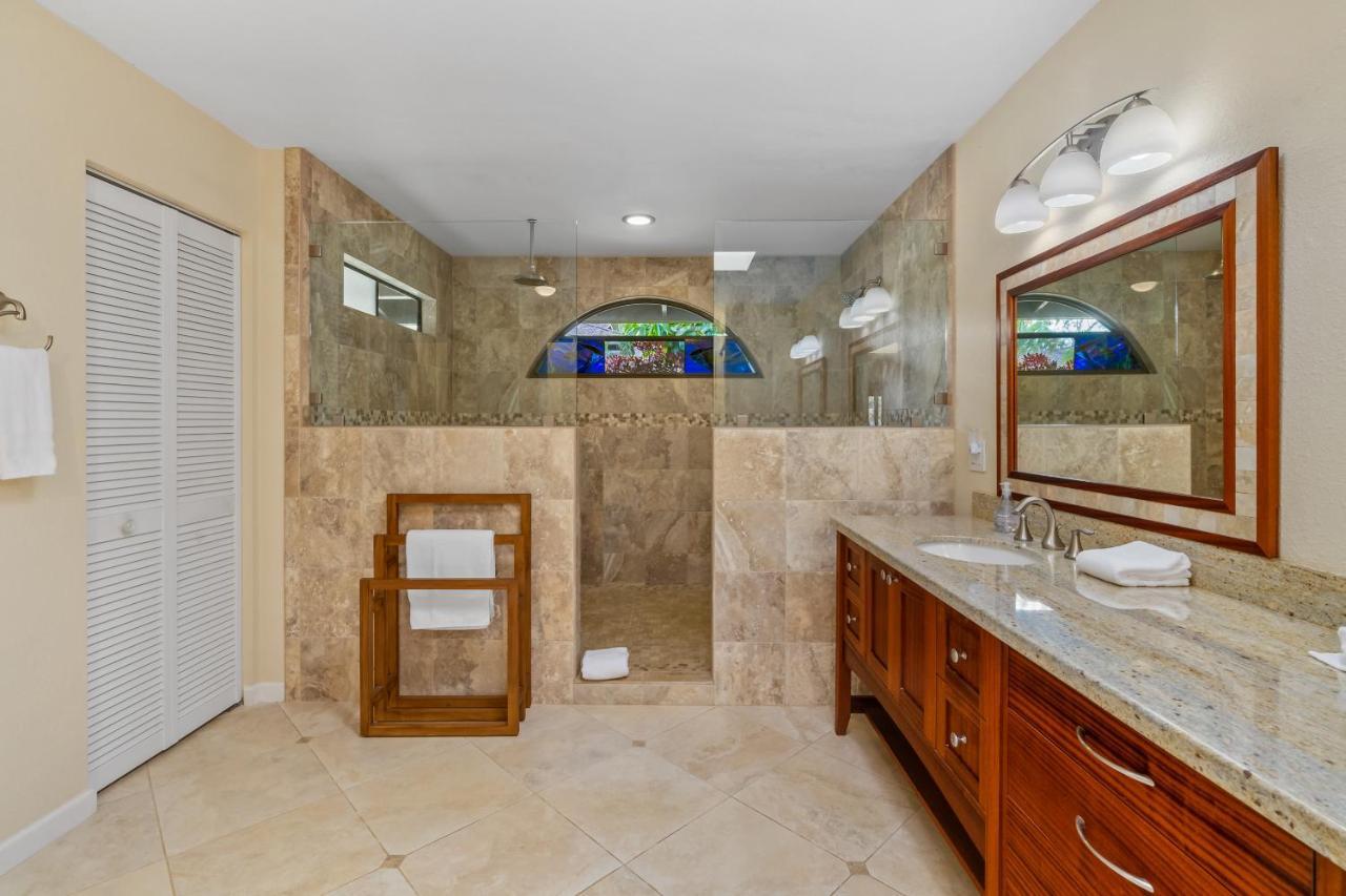 4br 2ba Newly Furnished Home, Ac, Pool, Tennis Holiday home Princeville