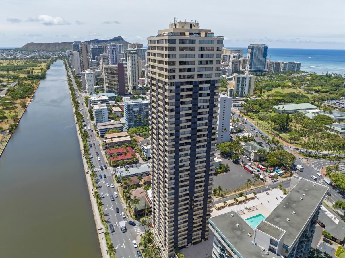 Hawaiian Monarch Penthouse 104 By Hawaii Ocean Club * Honolulu