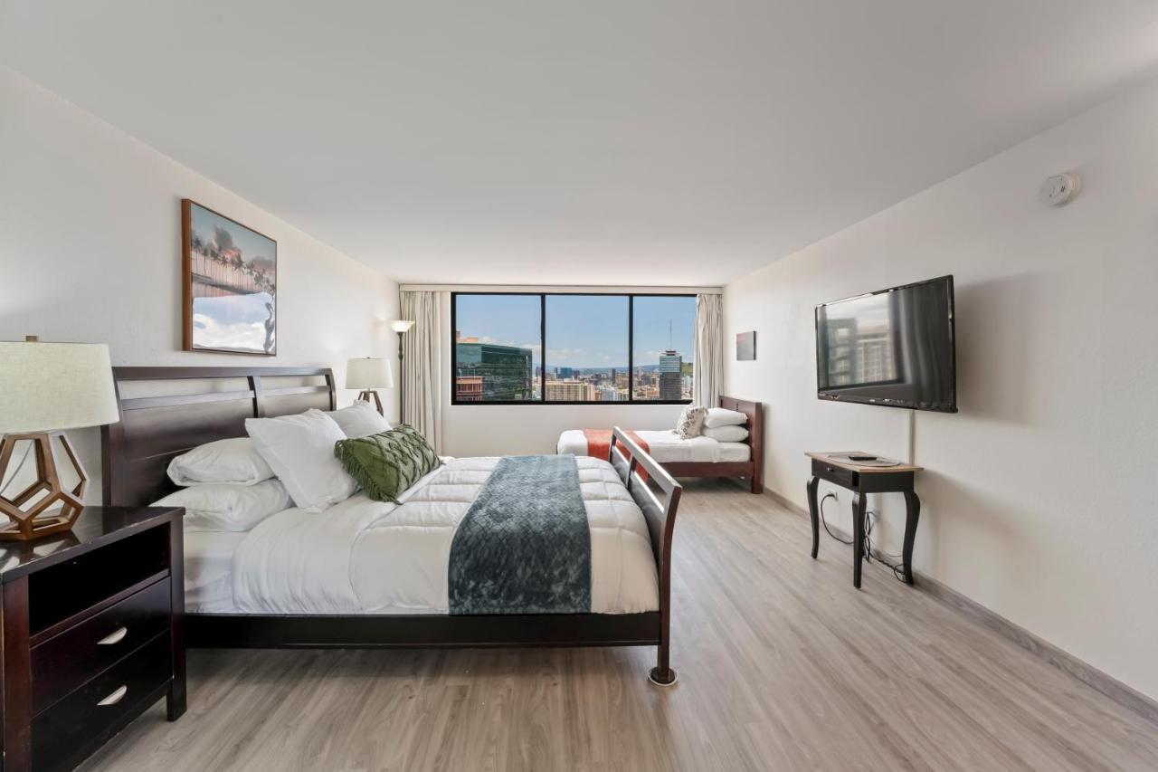 Apartment Hawaiian Monarch Penthouse 104 By Hawaii Ocean Club *