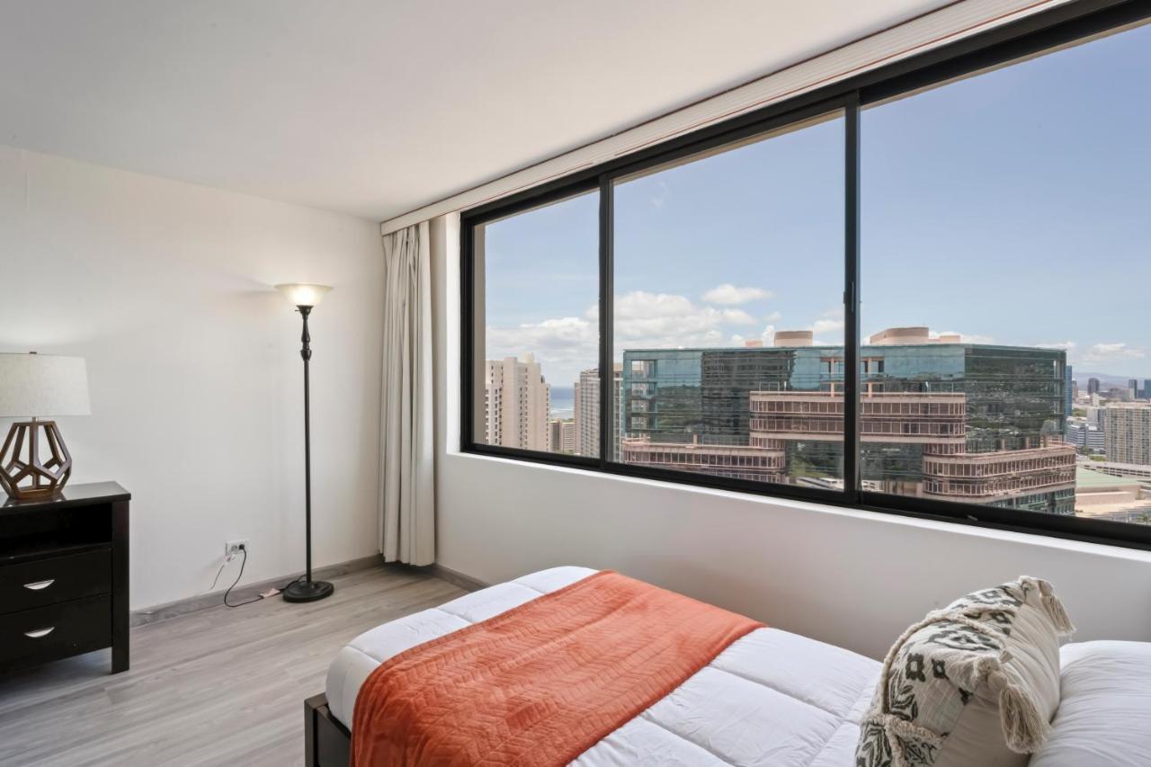 Hawaiian Monarch Penthouse 104 By Hawaii Ocean Club Honolulu