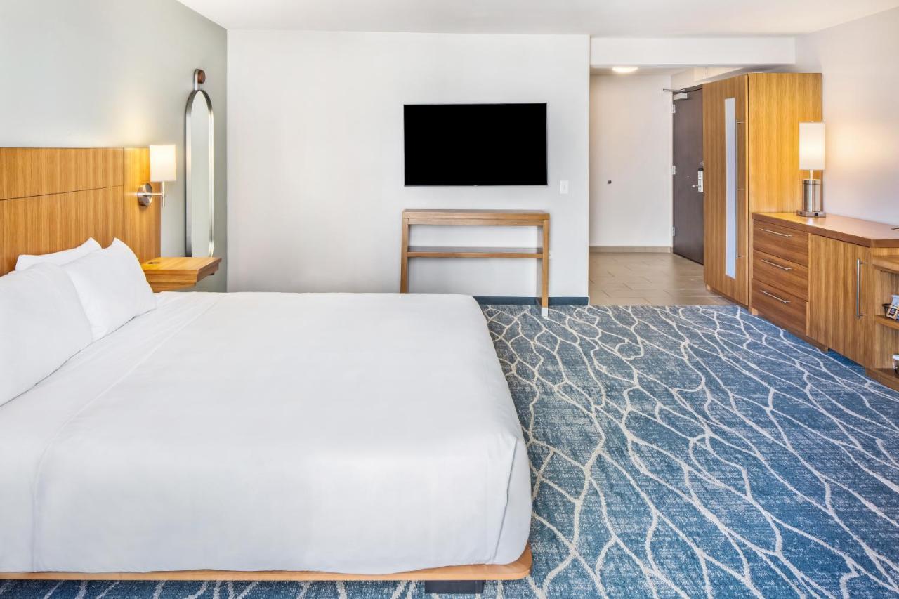 Hyatt Place Waikiki Hotel 4*