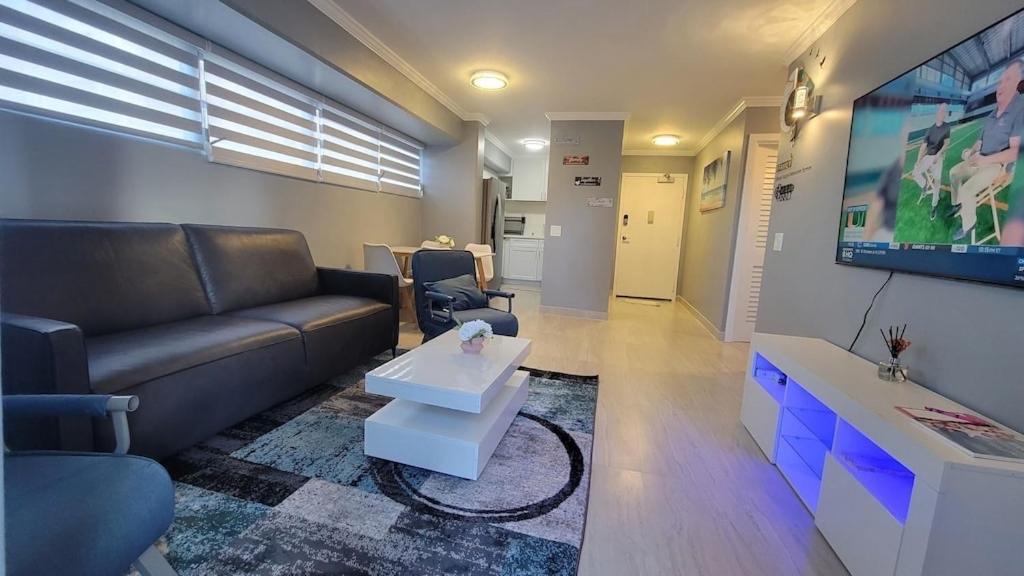 Waikiki 2 Bedrooms 2 Bathrooms With 1 Free Parking Space Honolulu
