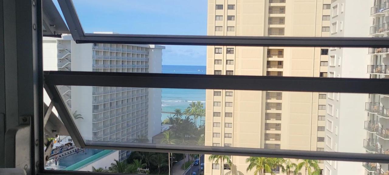 Waikiki 2 Bedrooms 2 Bathrooms With 1 Free Parking Space *