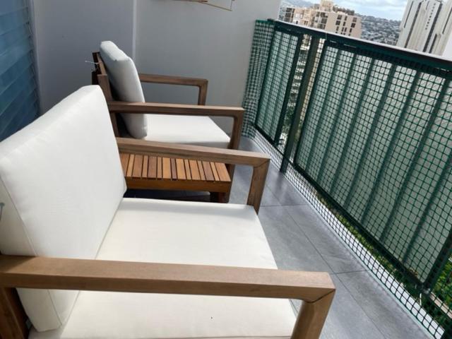 Waikiki 2 Bedrooms 2 Bathrooms With 1 Free Parking Space *
