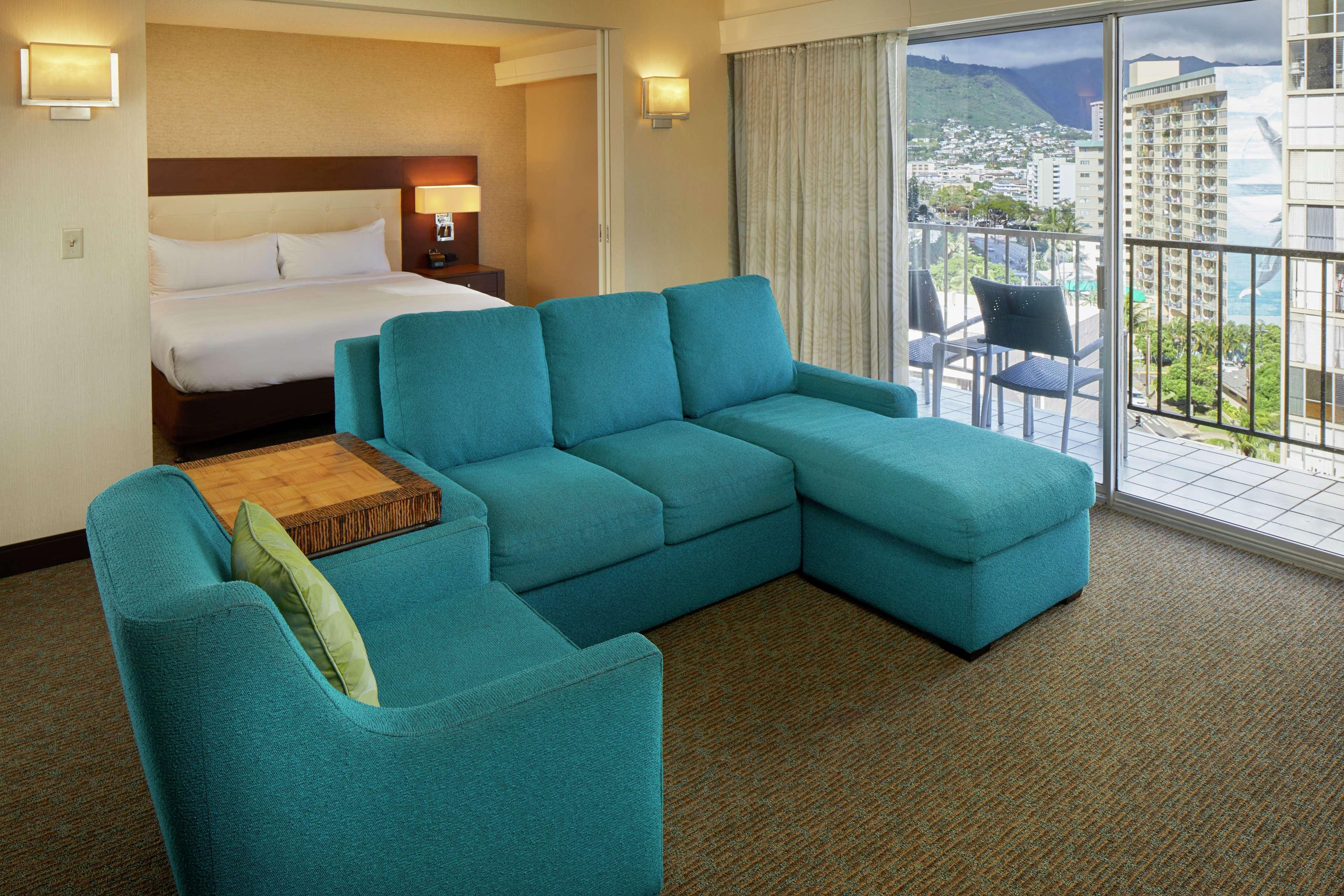 Holiday Express Waikiki By Ihg Resort