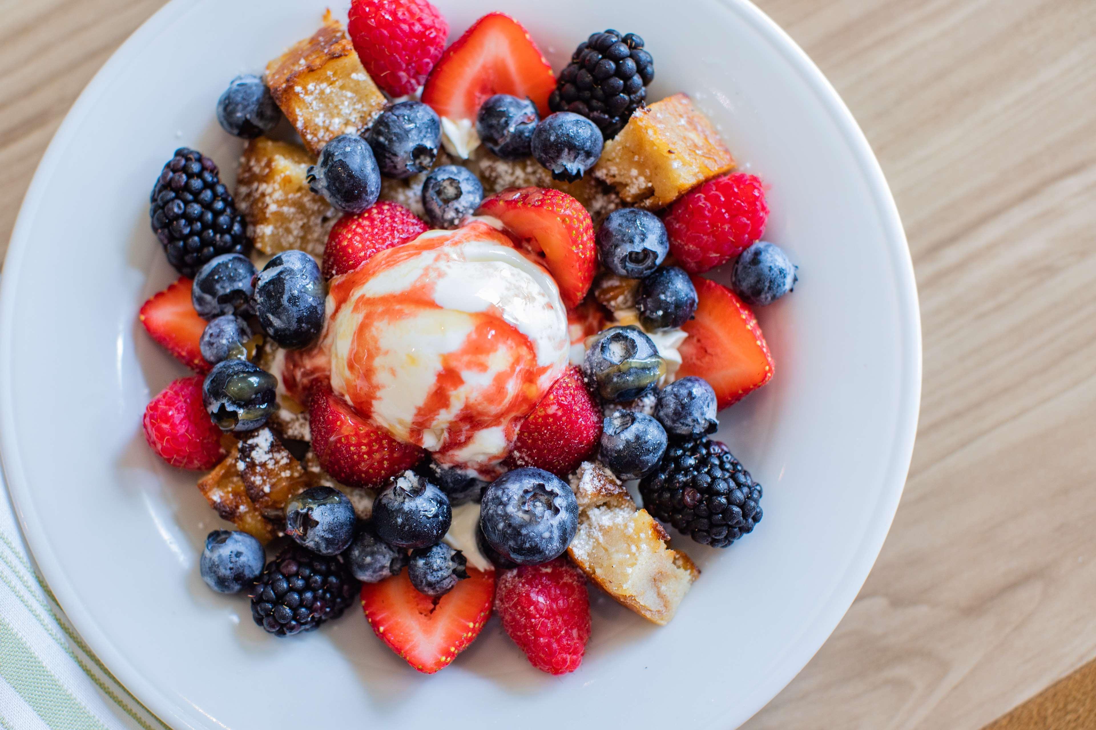 Hotel Embassy By Hilton Oahu - Free Breakfast