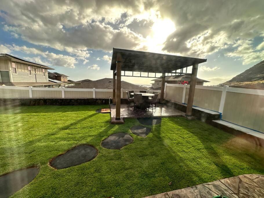 New 4 Bedroom With Ocean And Gorgeous Mountain Views In The Gated Community Of Mauna Olu Waianae