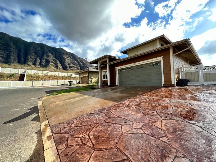 New 4 Bedroom With Ocean And Gorgeous Mountain Views In The Gated Community Of Mauna Olu * Waianae