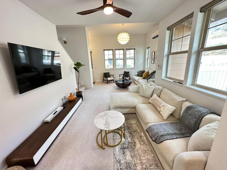 New 4 Bedroom With Ocean And Gorgeous Mountain Views In The Gated Community Of Mauna Olu Waianae