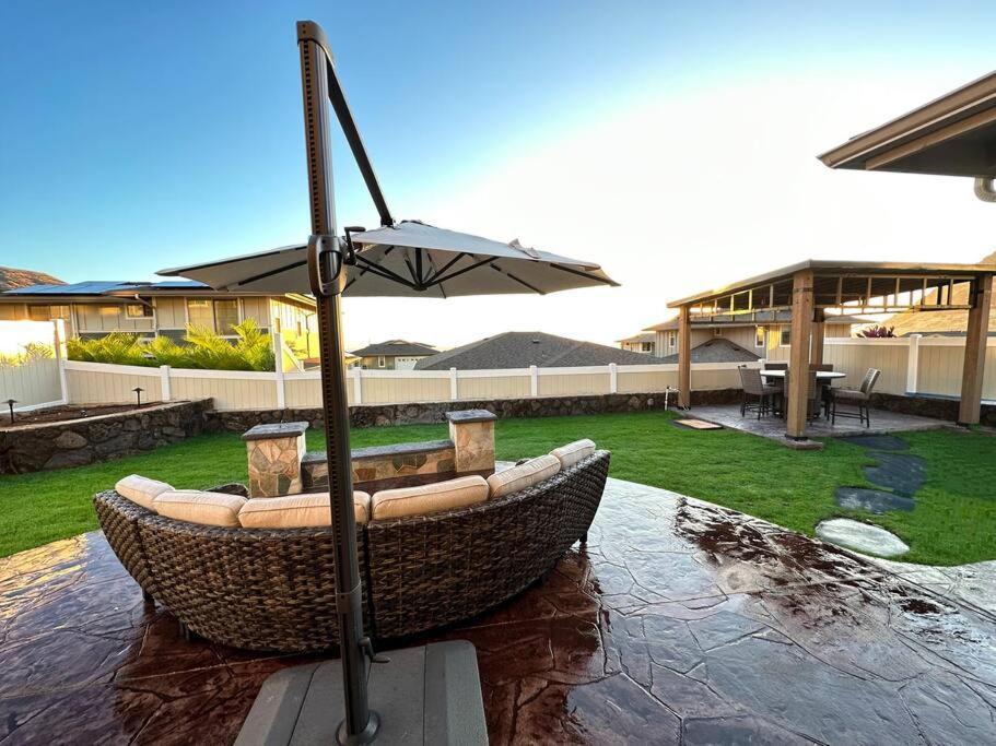 New 4 Bedroom With Ocean And Gorgeous Mountain Views In The Gated Community Of Mauna Olu *