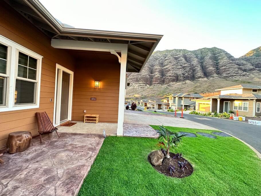 New 4 Bedroom With Ocean And Gorgeous Mountain Views In The Gated Community Of Mauna Olu * Waianae