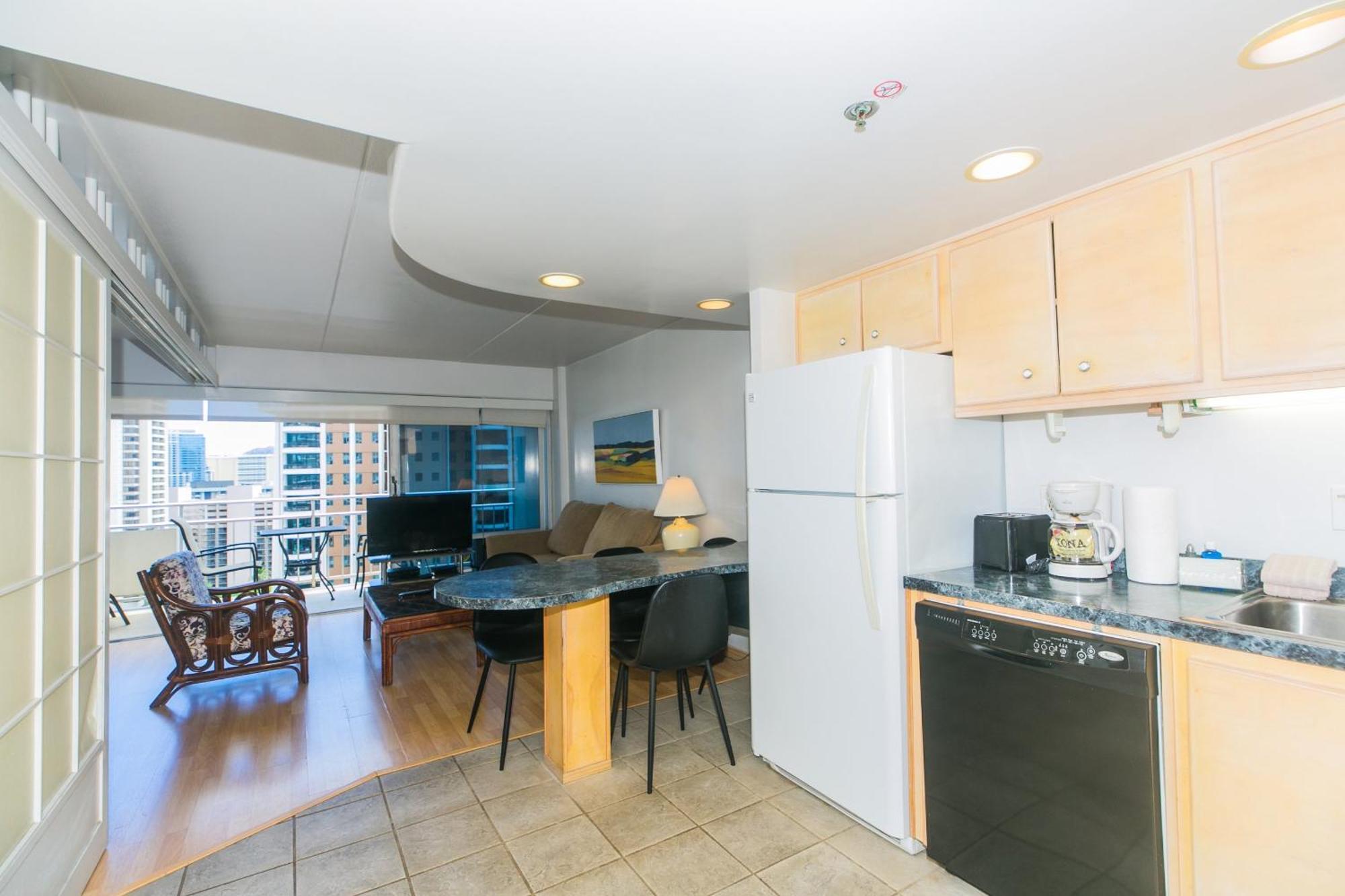 Ilikai Tower 1936 Lagoon View 1br *