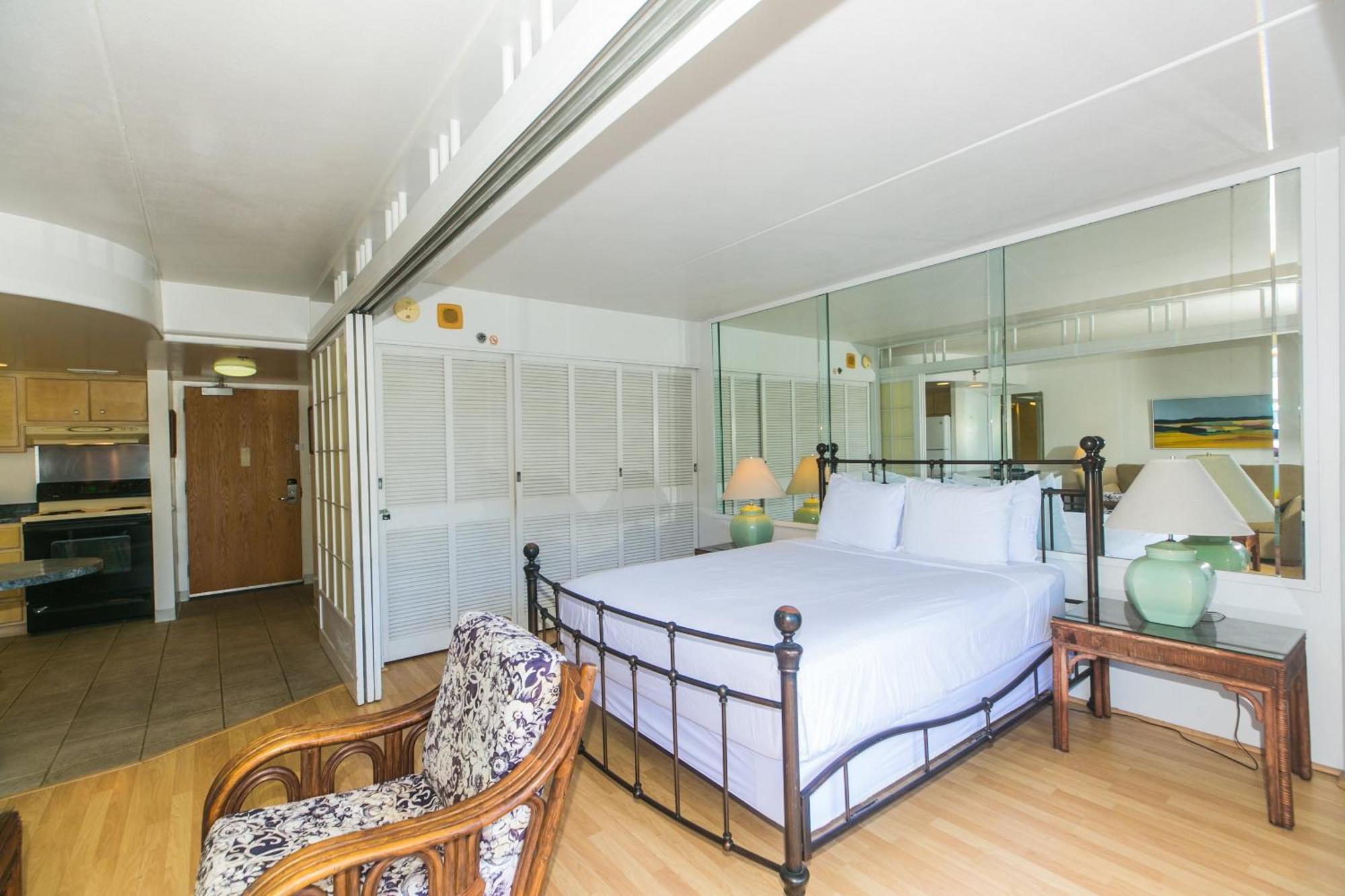 Ilikai Tower 1936 Lagoon View 1br *