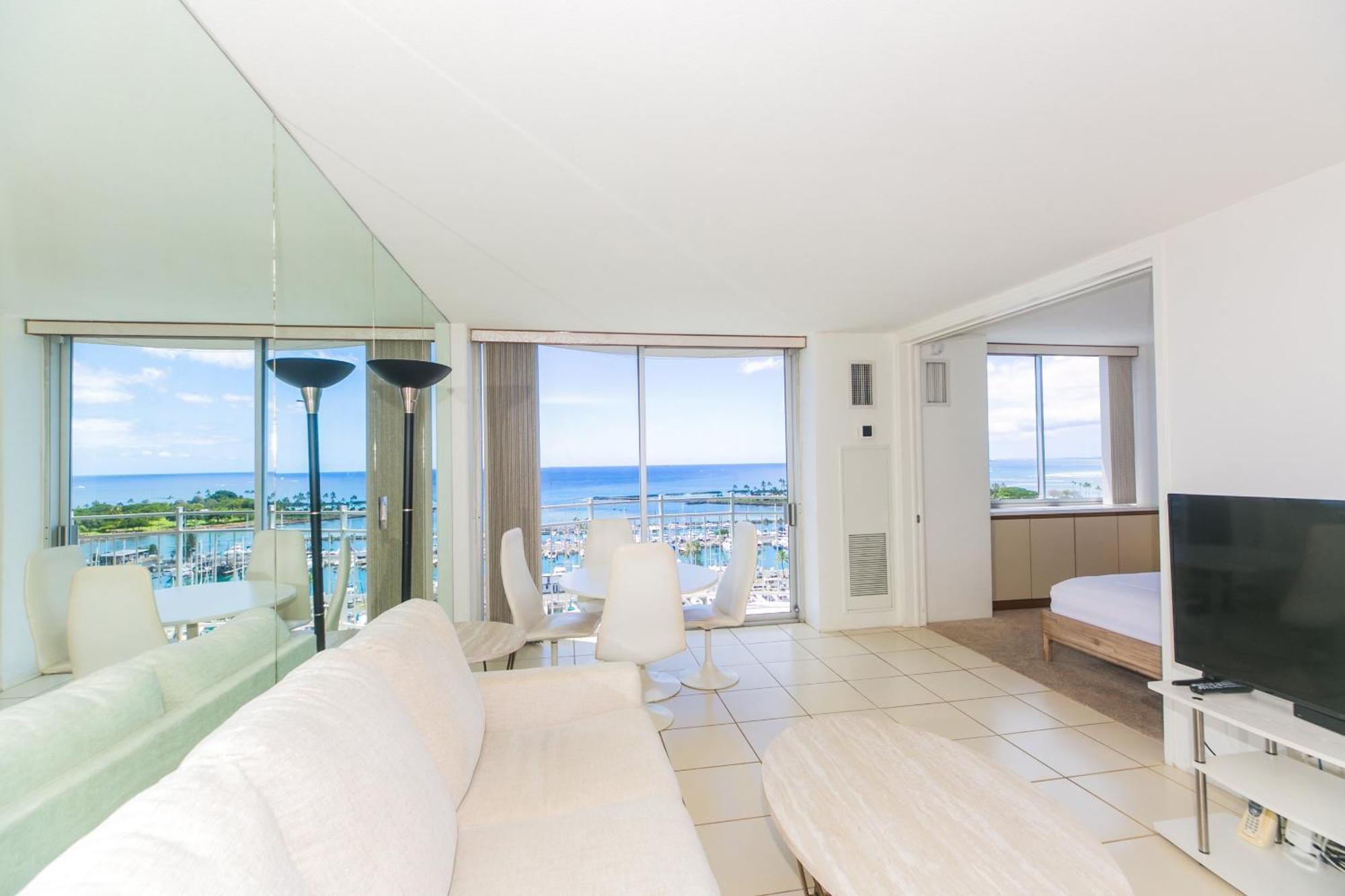 Ilikai Marina 1688 Yacht Harbor View 1br Apartment