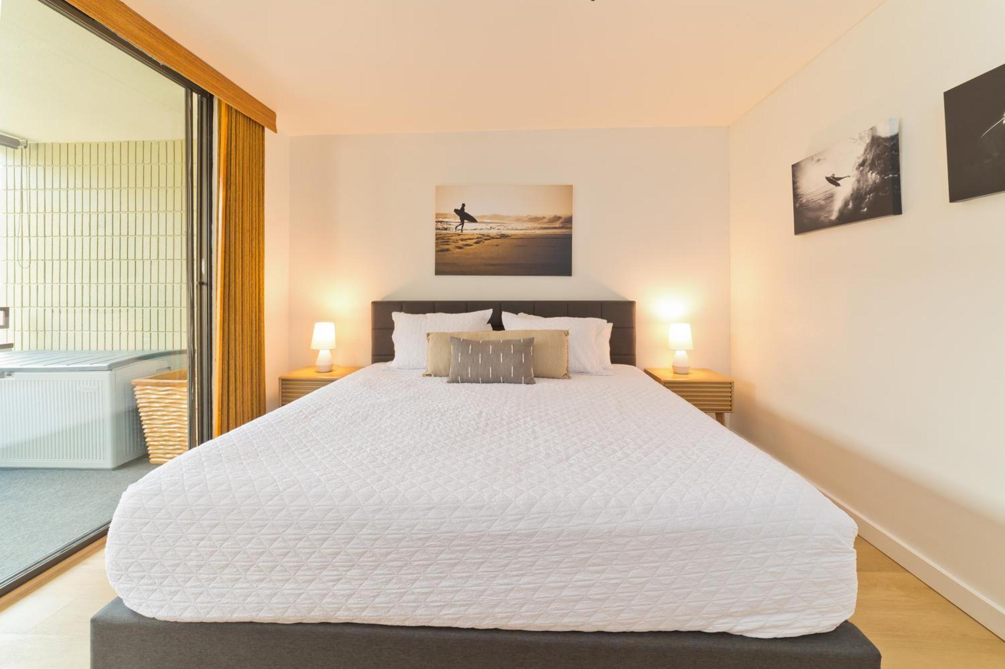 Family Getaway - Lava Room At Magic Sands Beach Apartment *