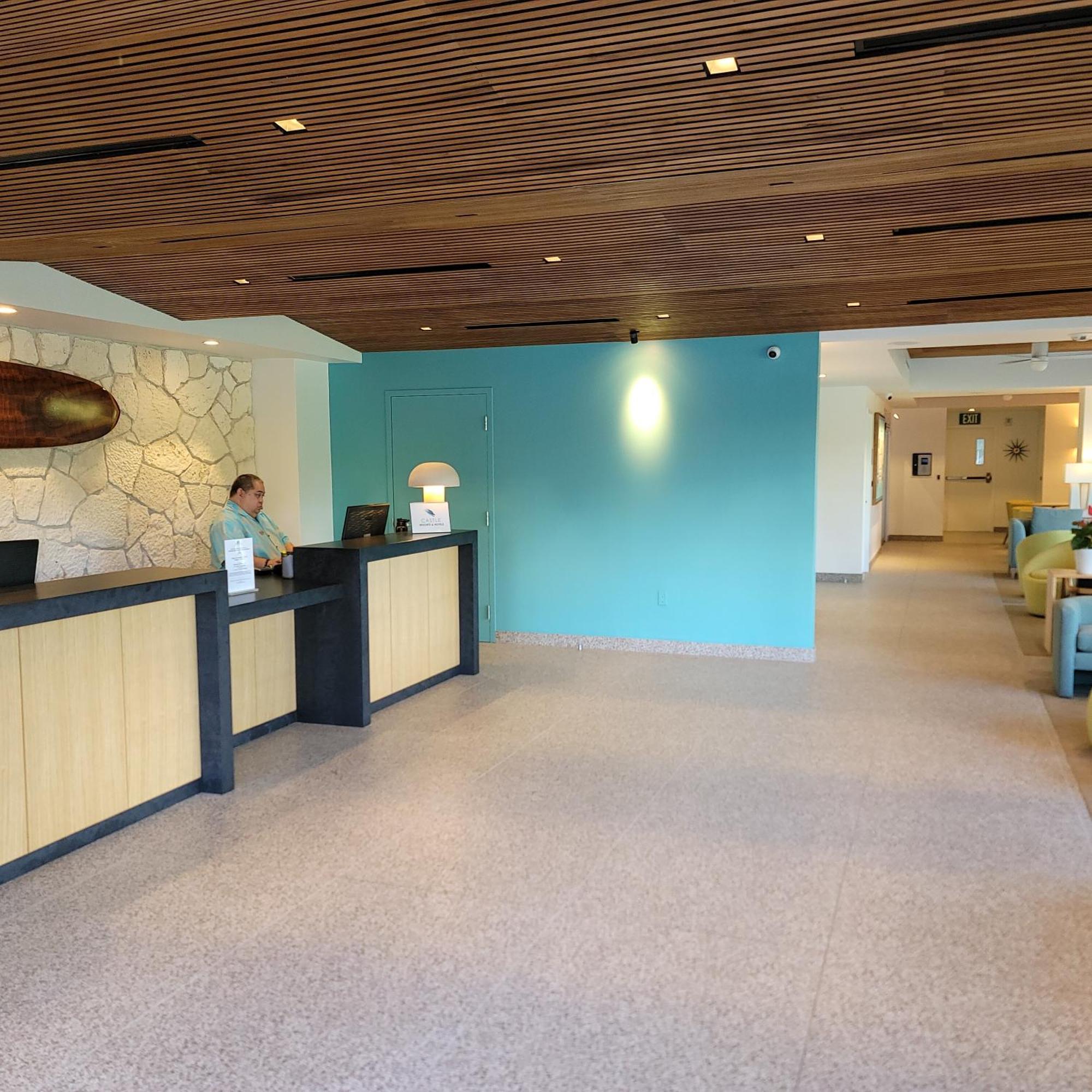 Waikiki Shore Beachfront Apartment *