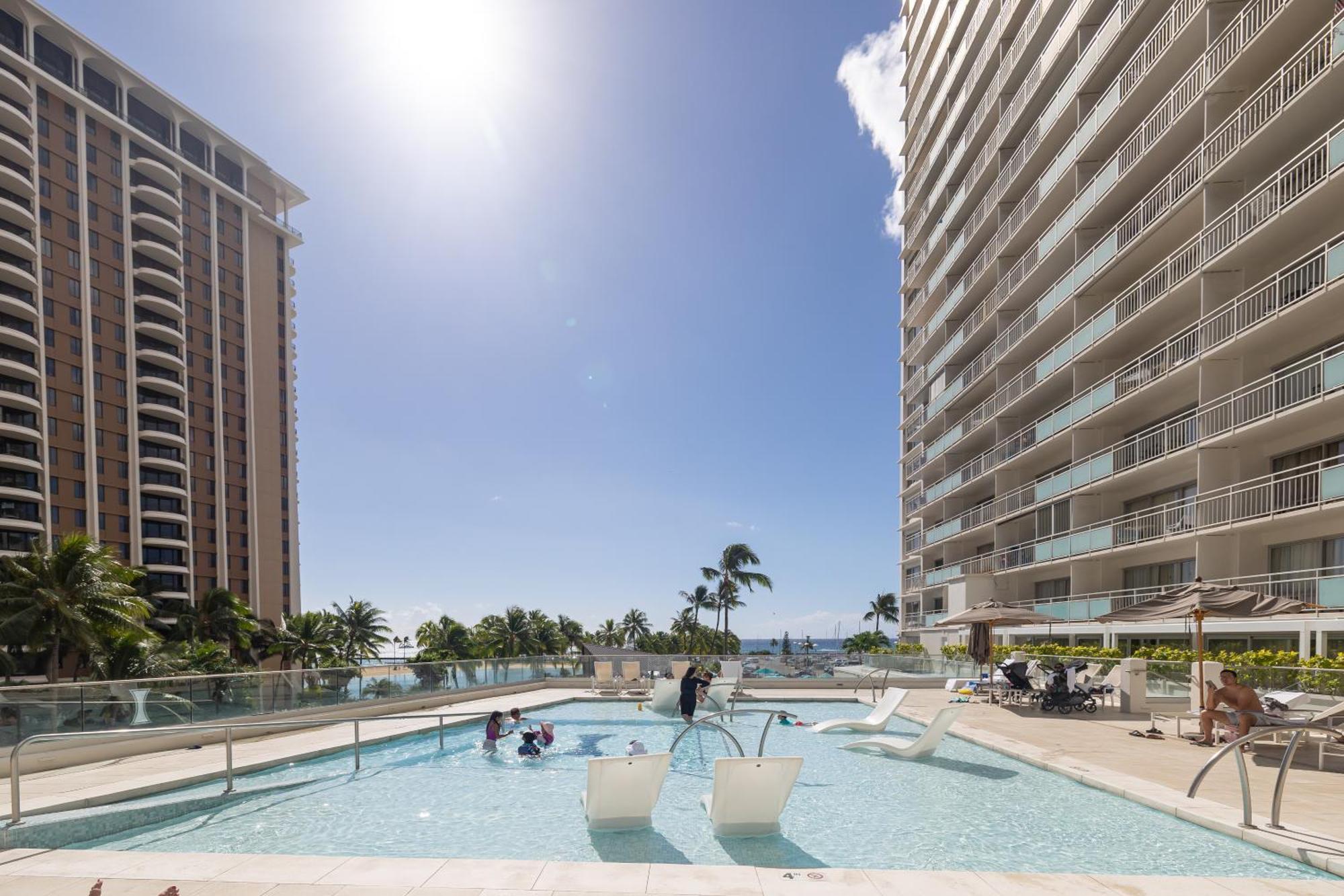 Upscale 2br & 2ba Ocean View In Waikiki With Parking! *