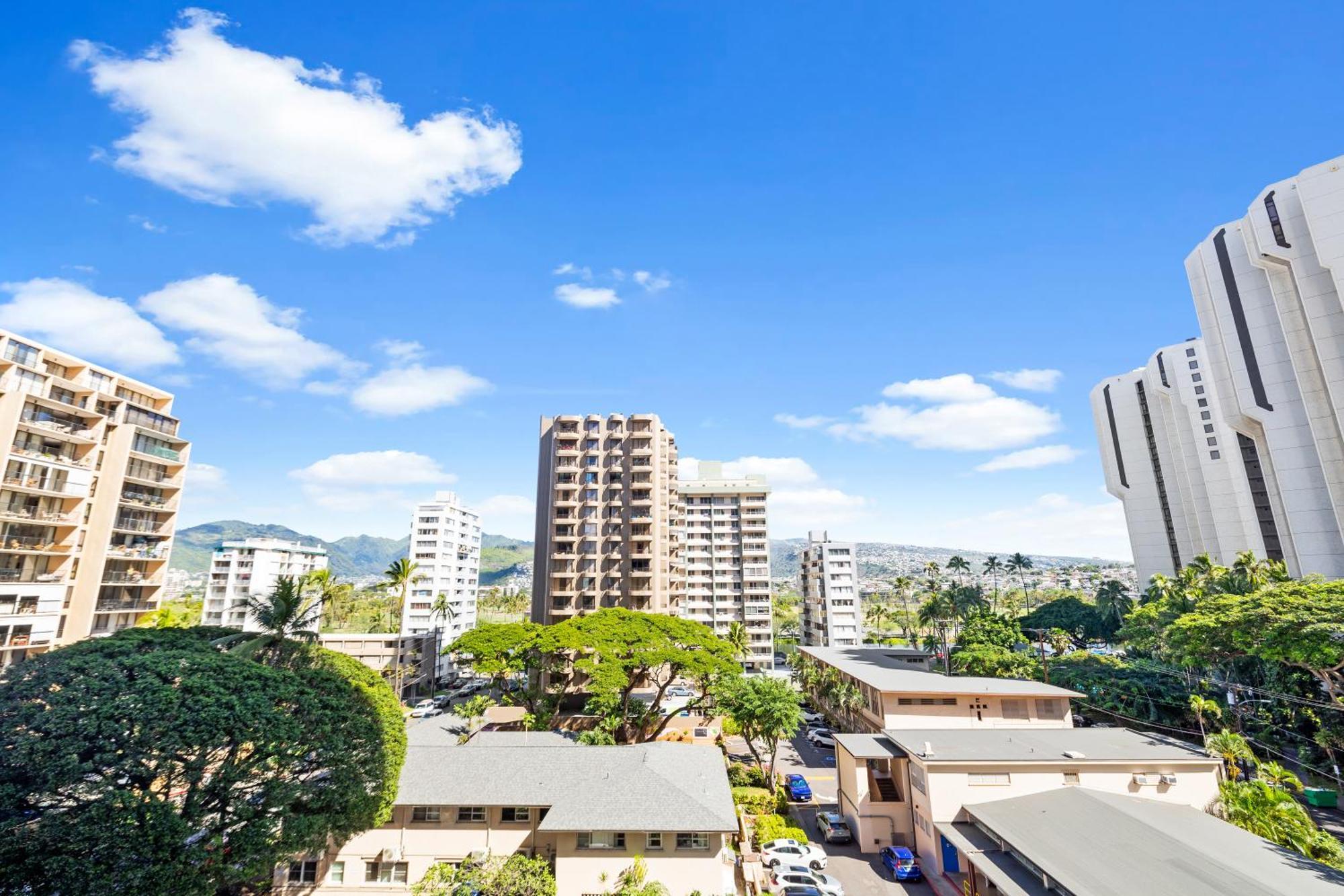 Apartment Cozy Waikiki Getaway, Stroll To With Free Parking Honolulu