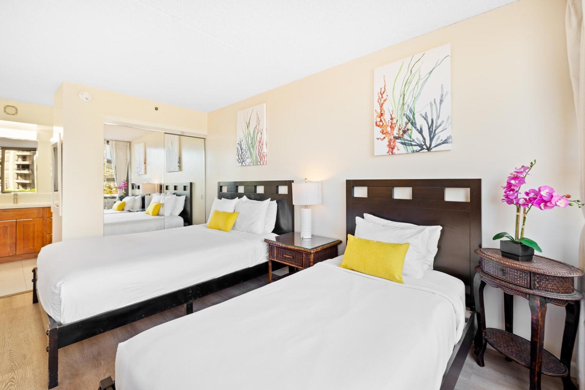 Apartment Cozy Waikiki Getaway, Stroll To With Free Parking