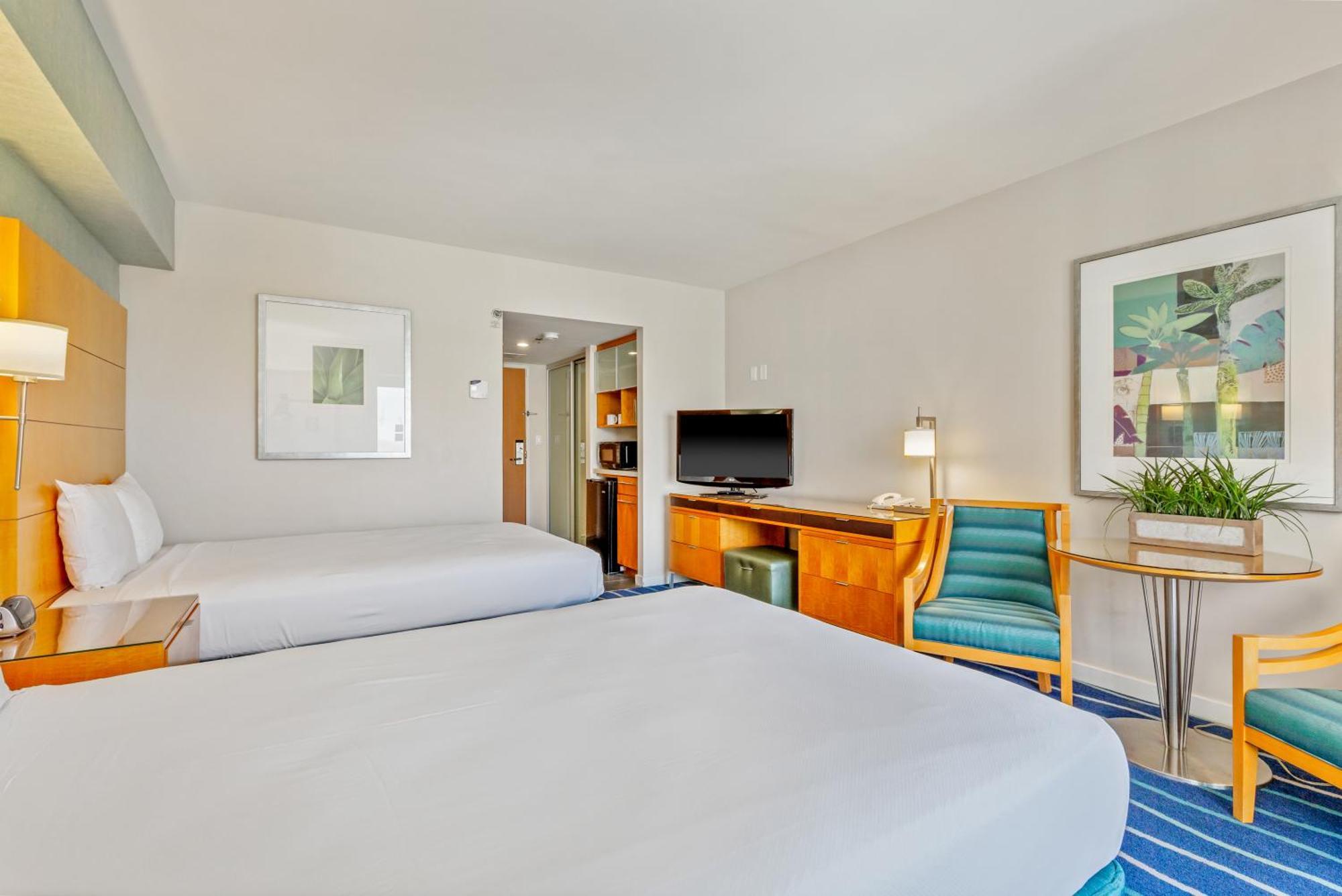 Castle At Ala Moana Hotel 3*