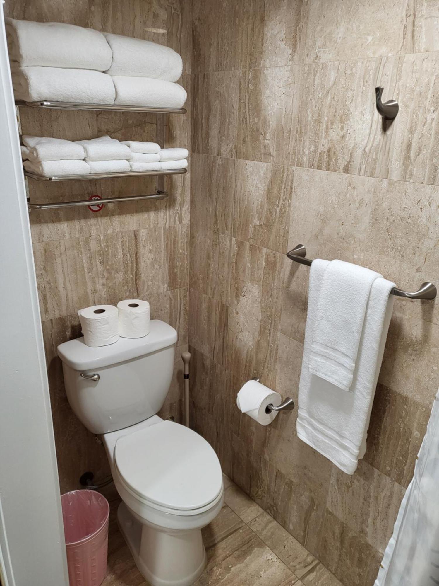 21st Floor Renovated With 2 Queen Beds *
