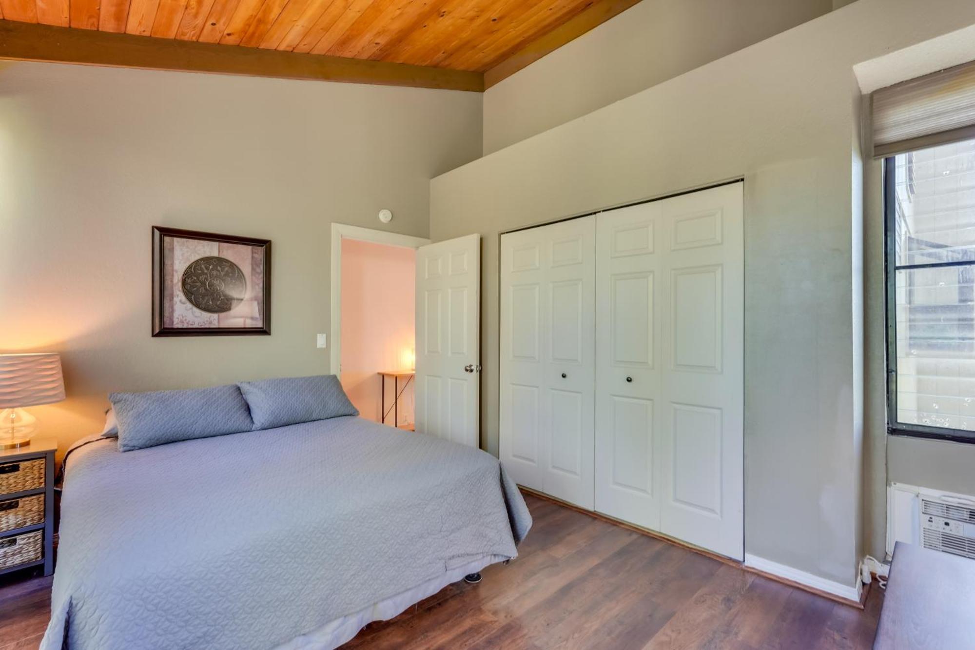 Apartment Top-floor Bay With Ocean Views! *