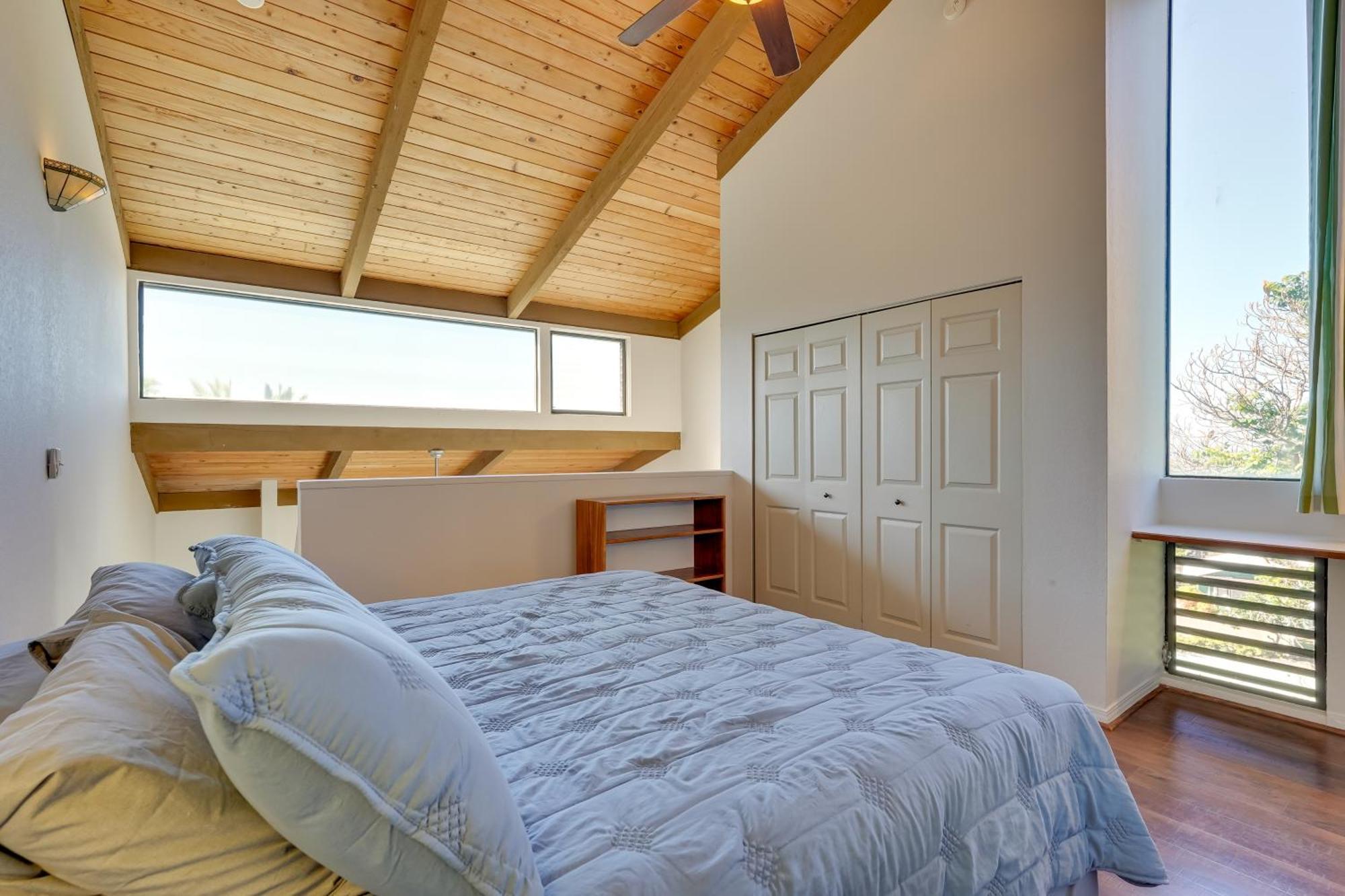 Top-floor Bay With Ocean Views! Kailua-Kona