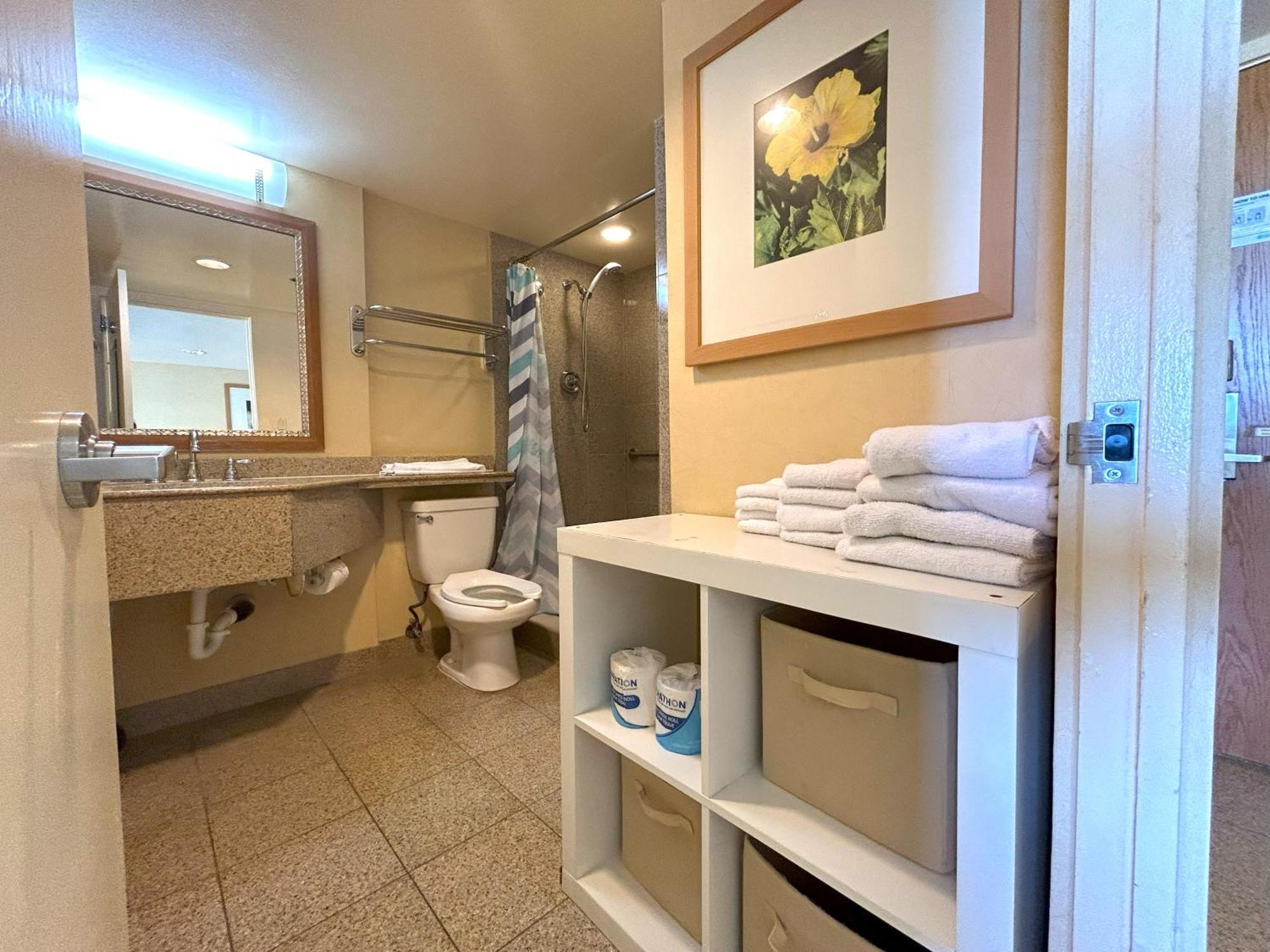 Ilikai 308 - Spacious With Stunning Ocean & Harbor Views Honolulu
