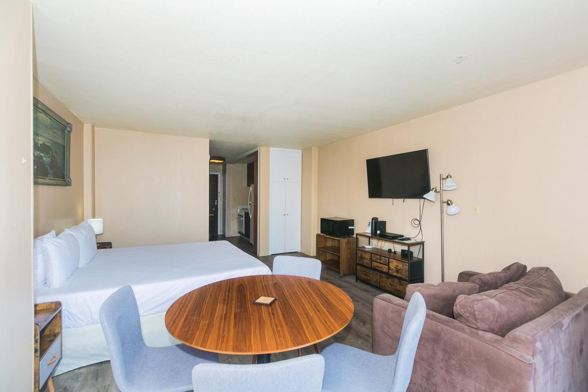 Ilikai Marina 1889 View Apartment Honolulu