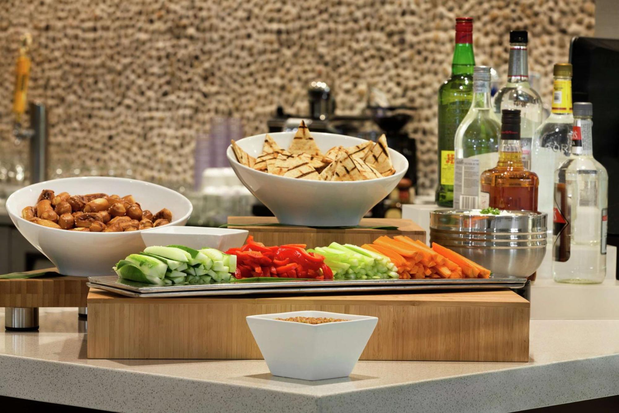 Hotel Embassy By Hilton Oahu - Free Breakfast