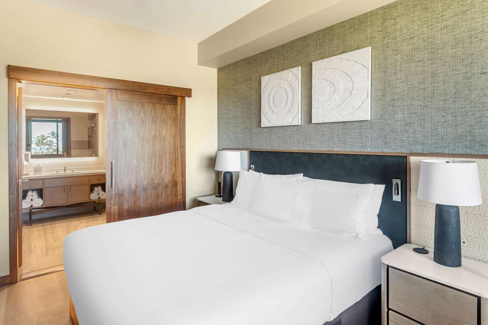 Hilton Grand Vacations Club Maui Bay Hotel 3*