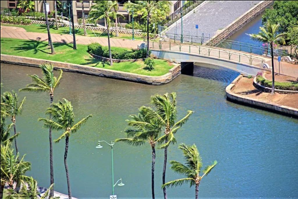King Bed, Spacious, Legal, View Apartment Honolulu