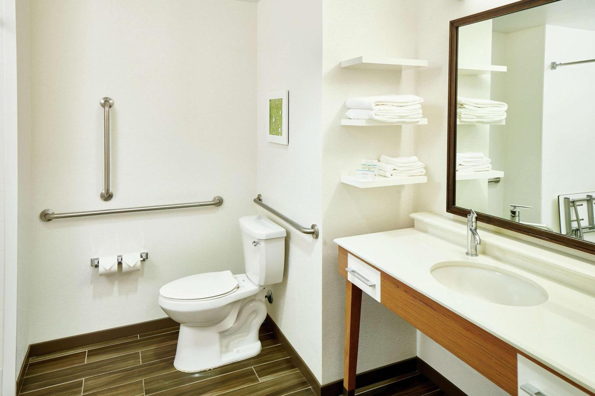 Hampton Inn & Suites Oahu Kapolei - Free Parking - No Resort Fee Hotel Kapolei