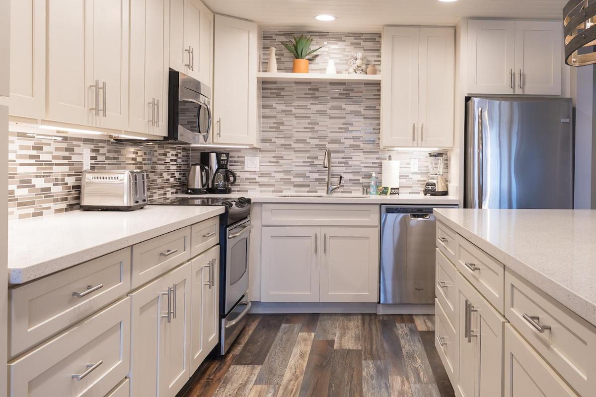 **newly Remodeled** Steps To Kamaole 3 Beach! *