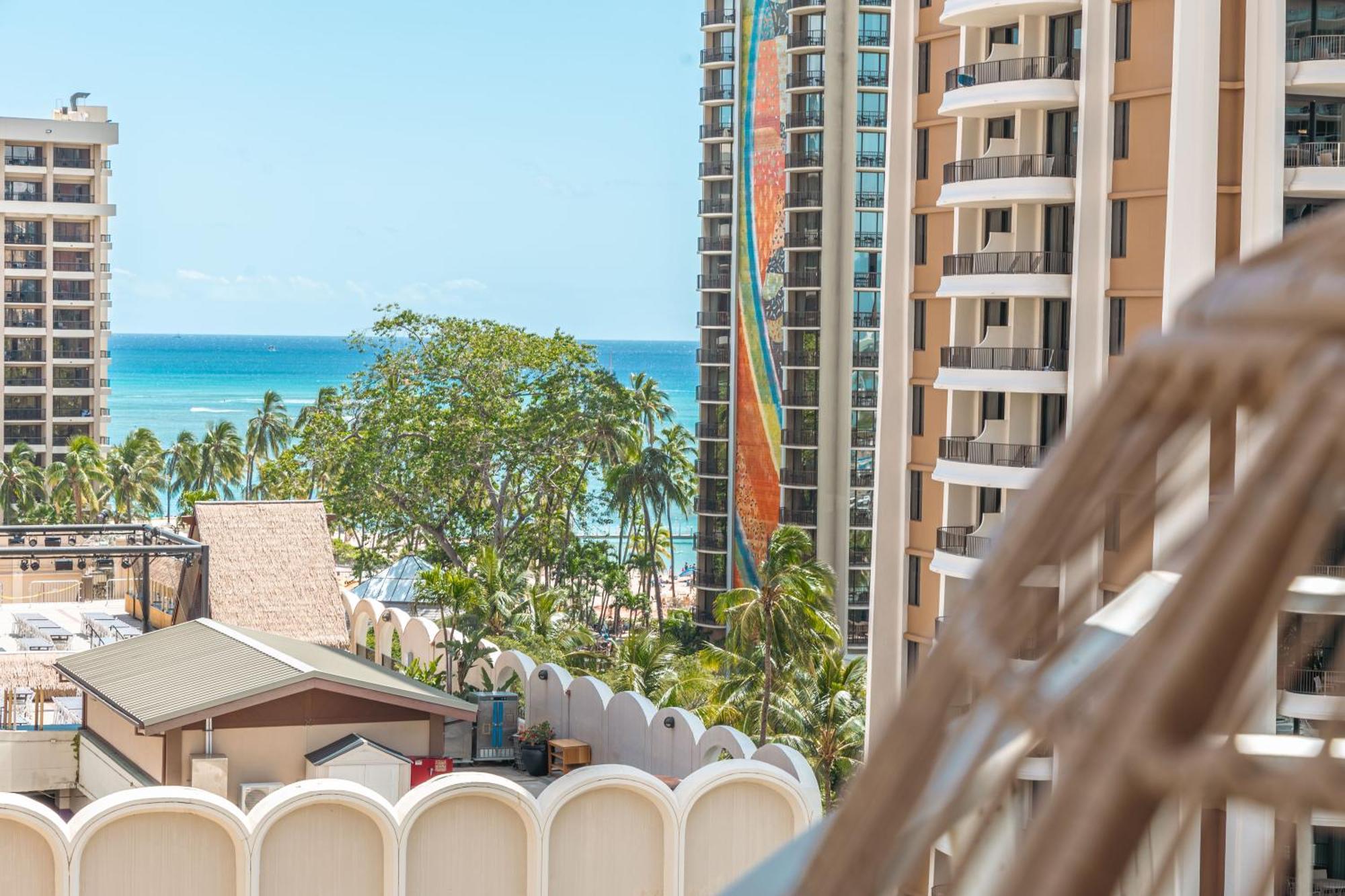 Upscale 2br & 2ba Ocean View In Waikiki With Parking! Apartment *