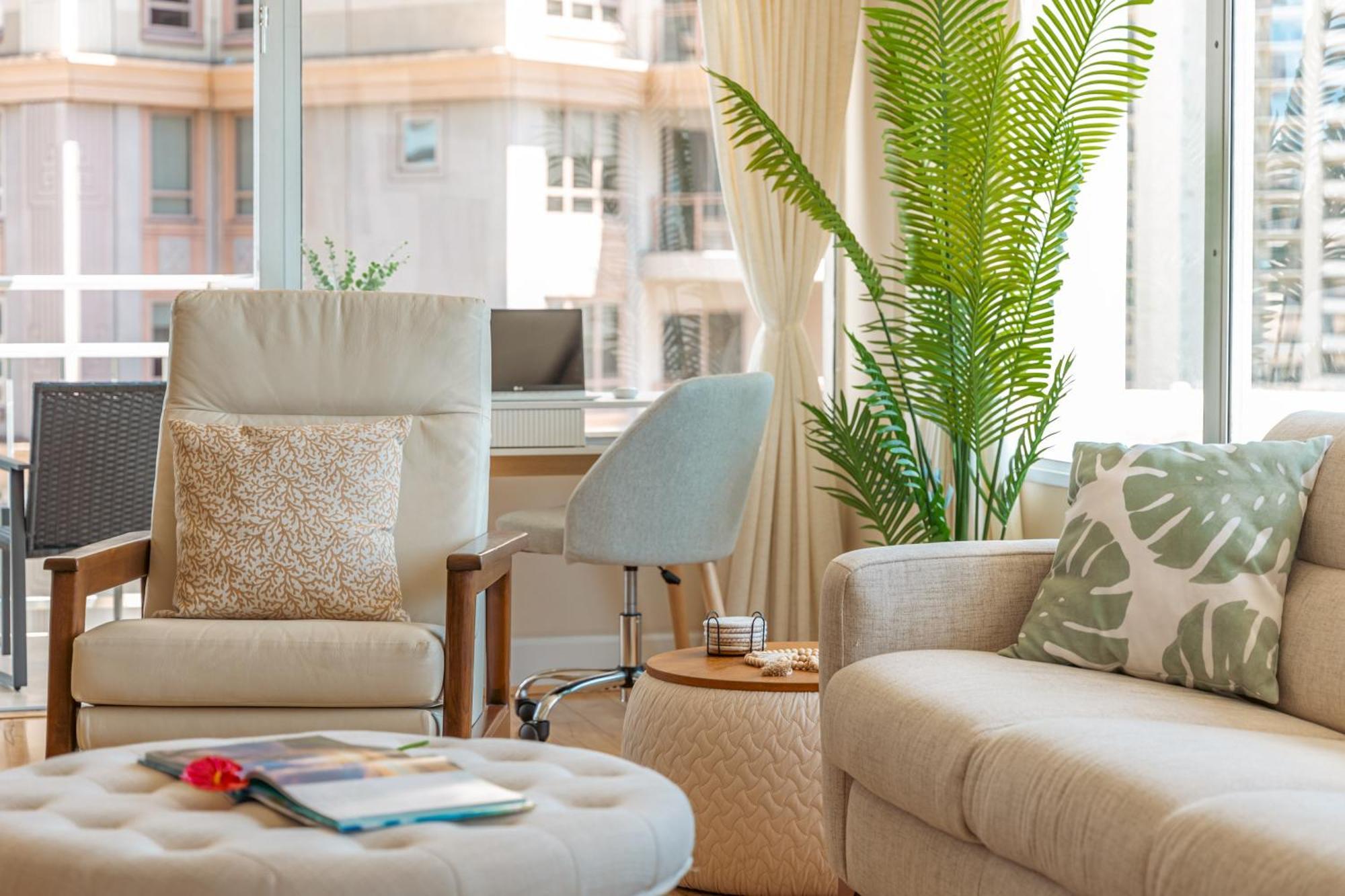 Apartment Upscale 2br & 2ba Ocean View In Waikiki With Parking!