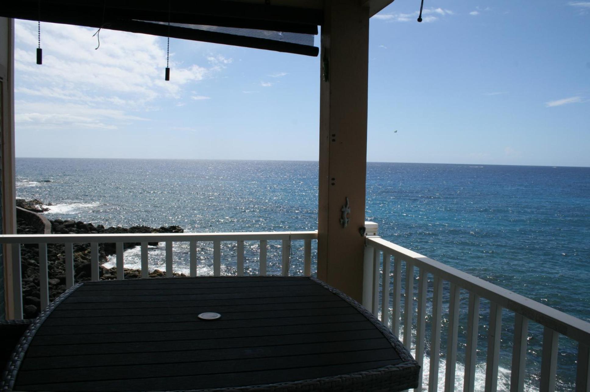 Oceanfront Paradise With Private Lanai Overlooking Bay Holiday home