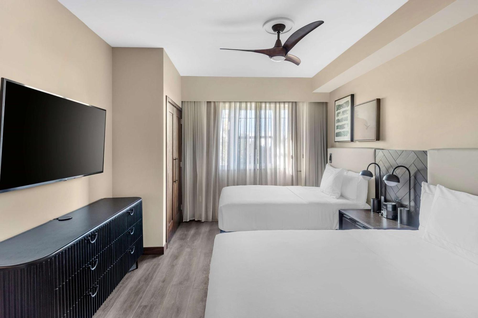 Hilton Grand Vacations Club Maui Bay Hotel 3*