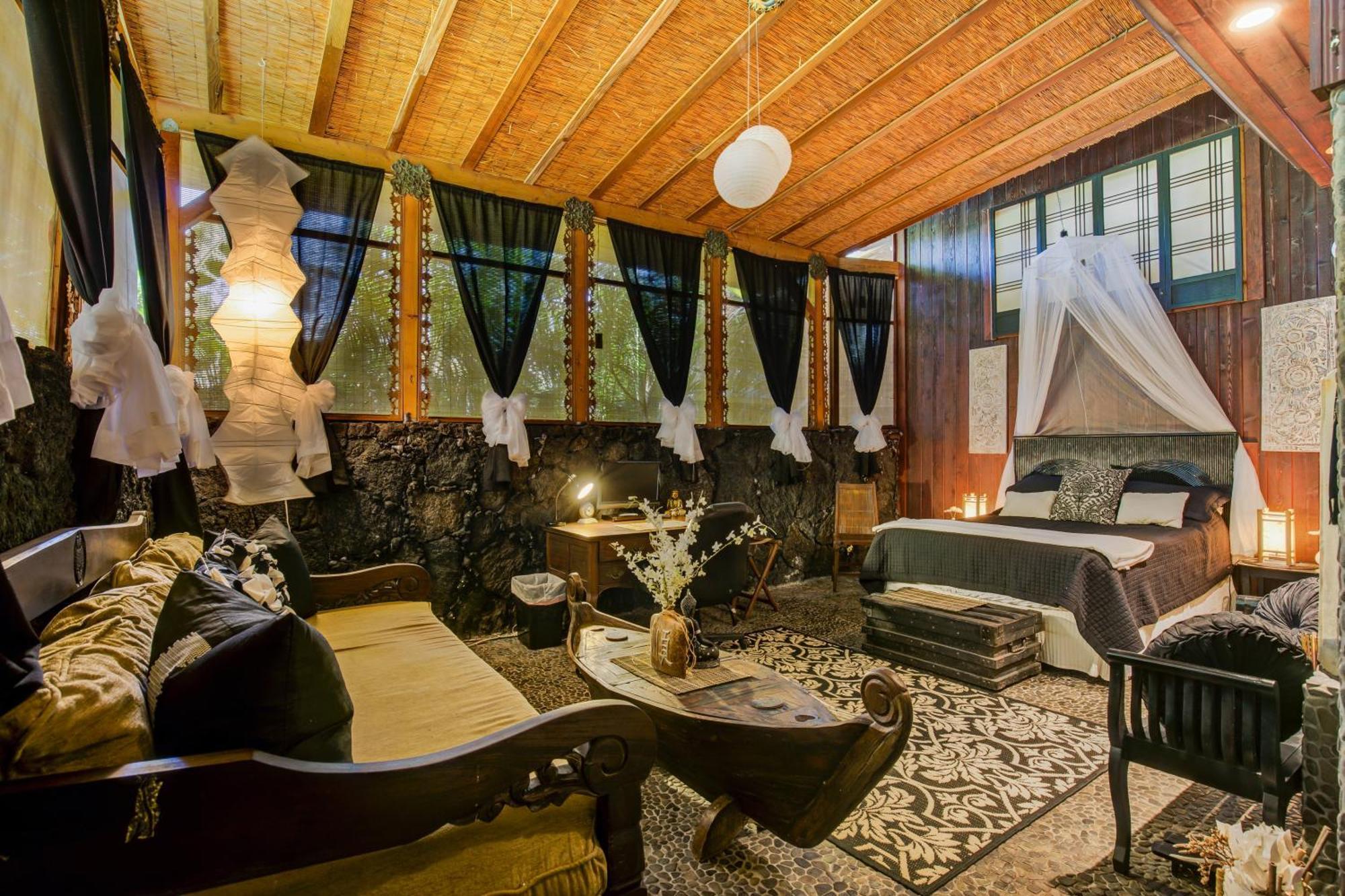 The Bali House And At Hawaii Kehena
