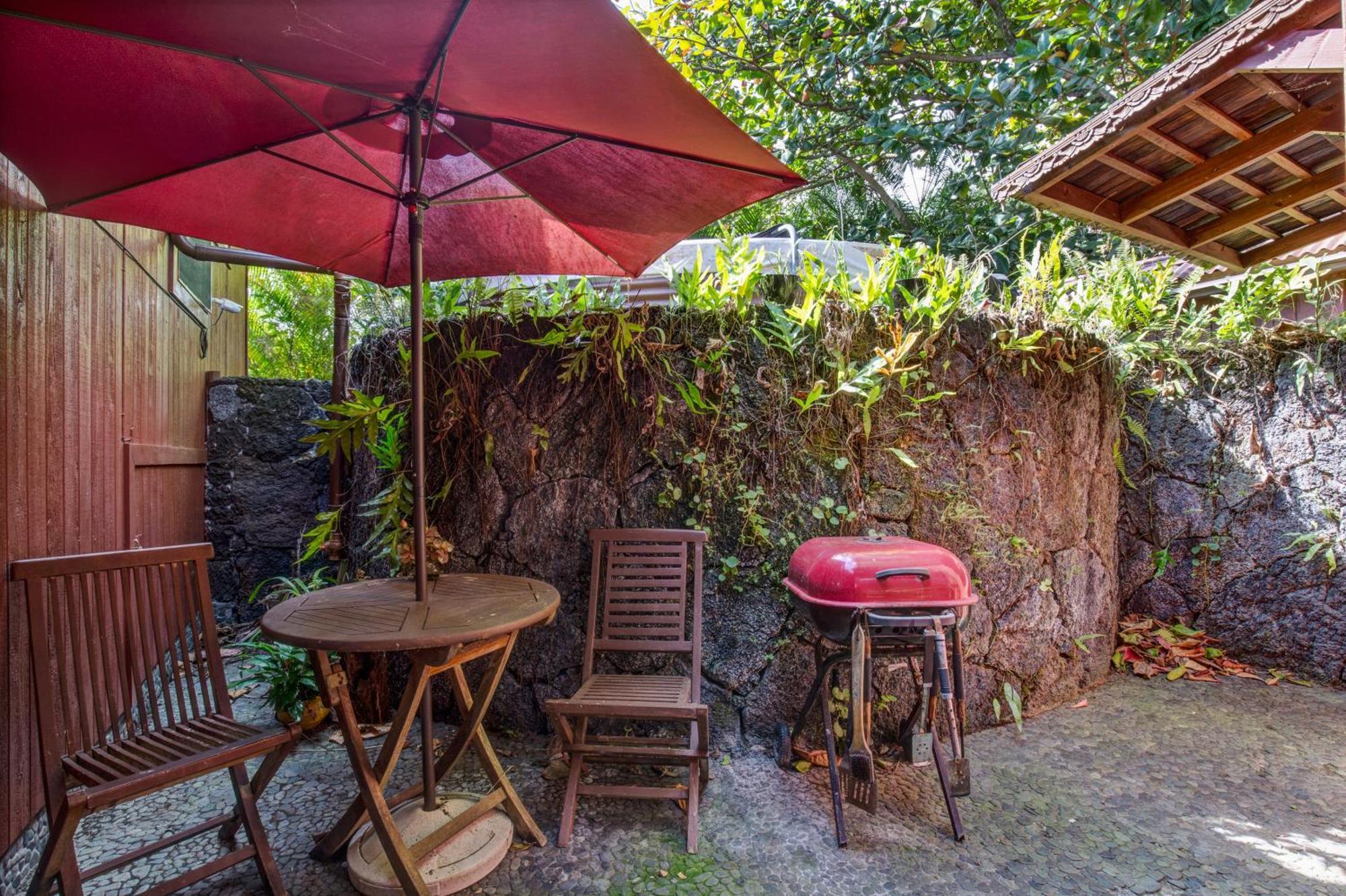 The Bali House And At Hawaii