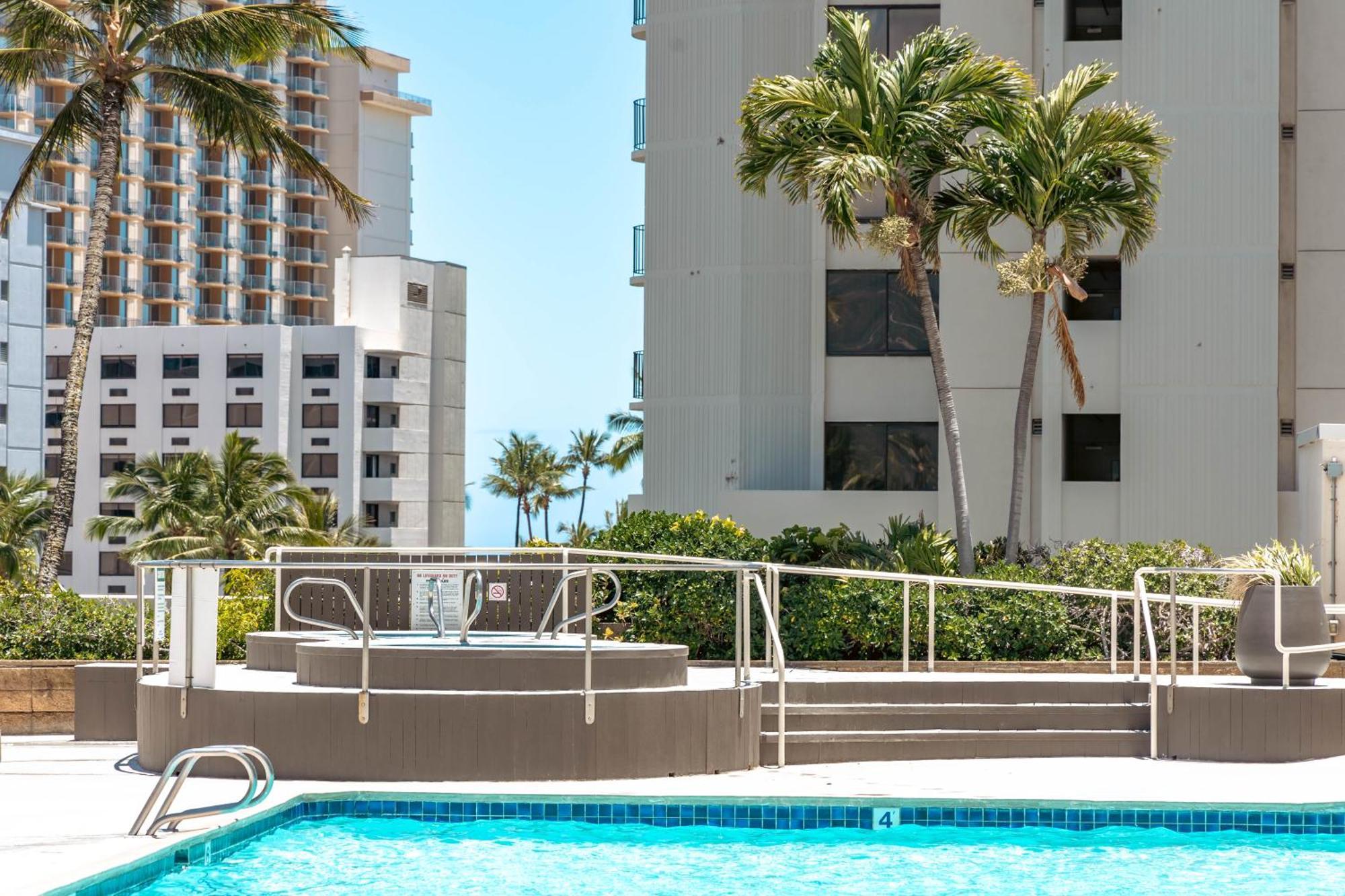 Apartment Waikiki Banyan 1br With Great Ocean Views, Steps To & Parking!