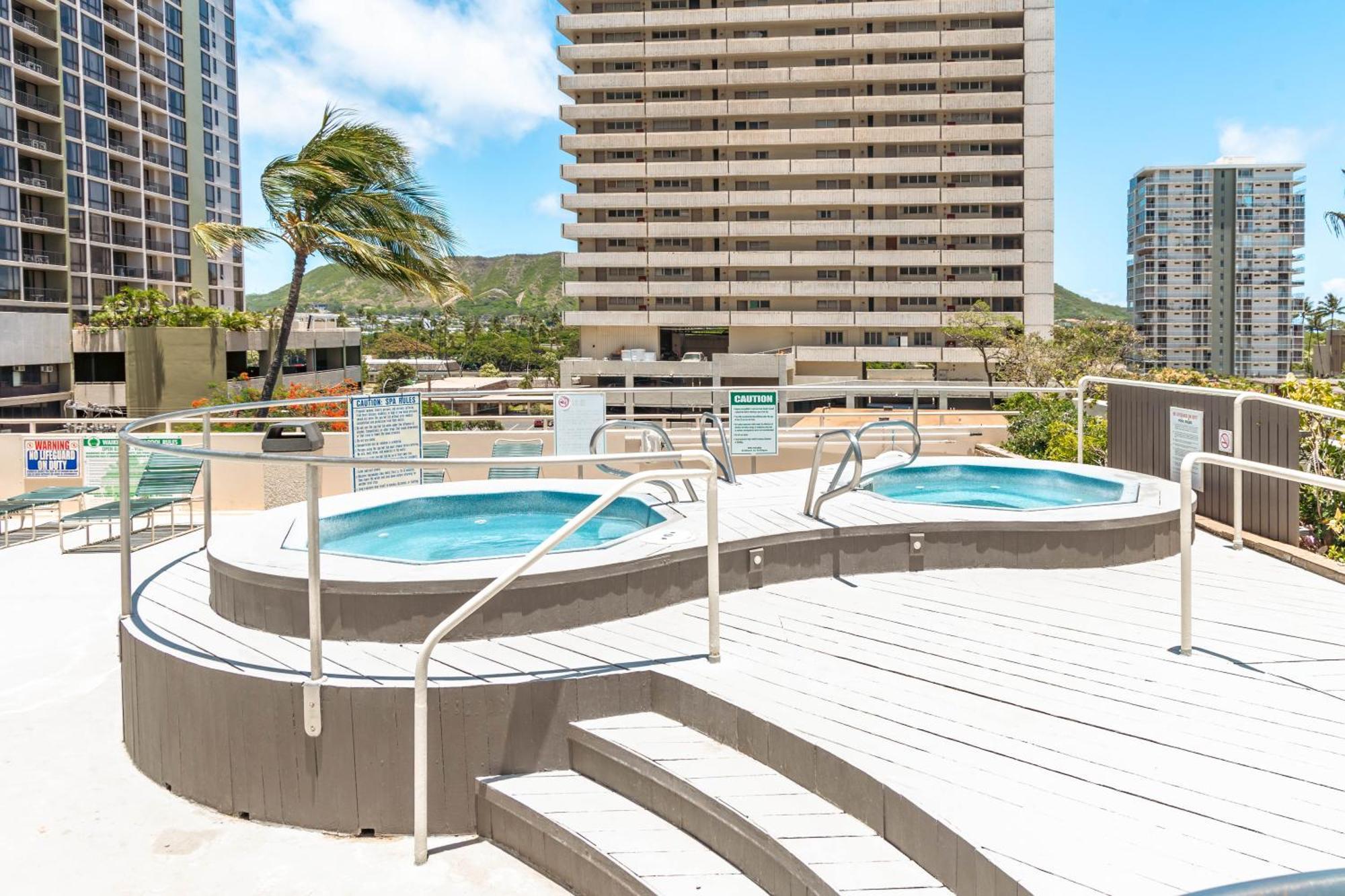 Waikiki Banyan 1br With Great Ocean Views, Steps To & Parking! * Honolulu