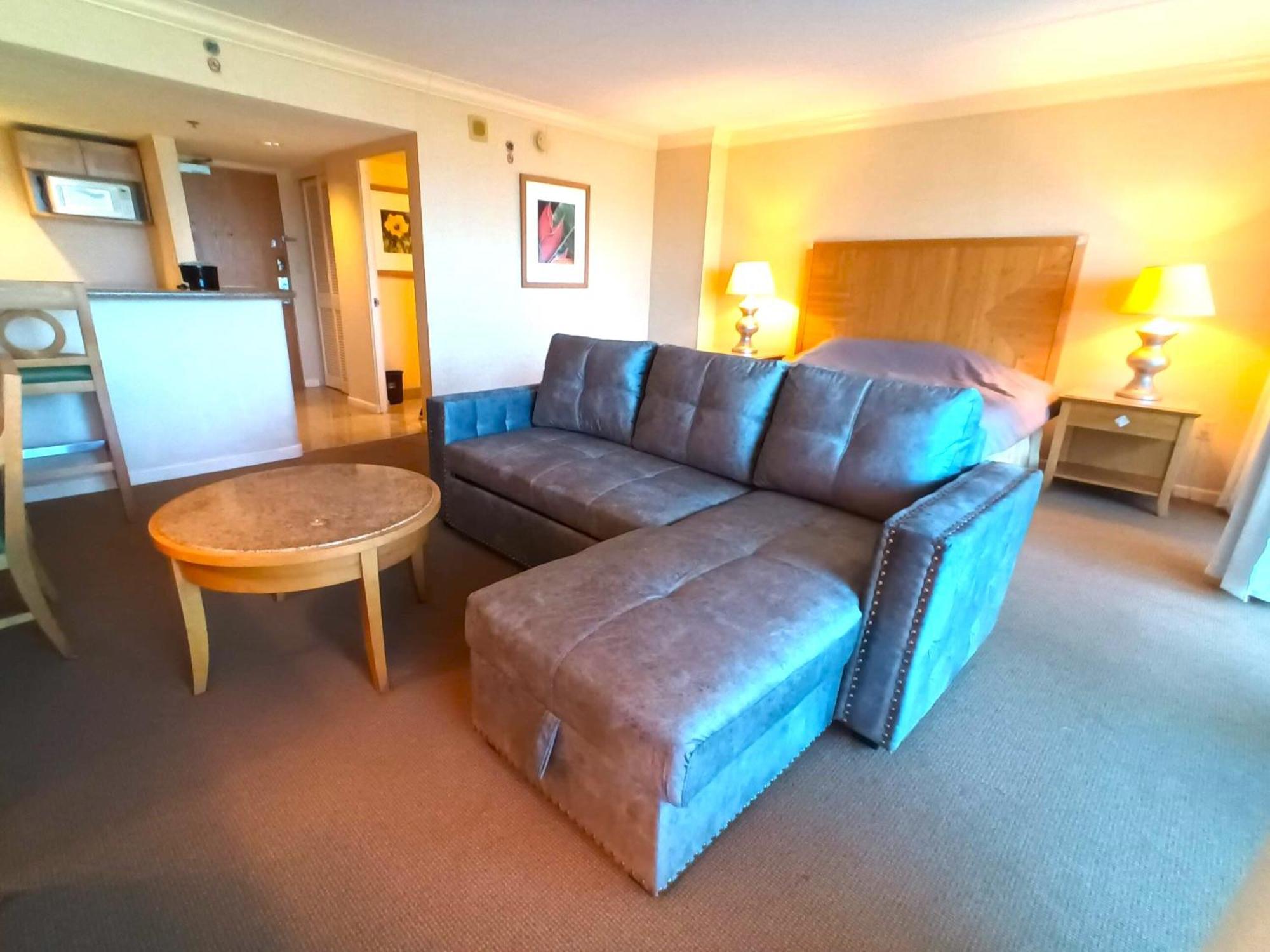 Ilikai 302 - Spacious With Stunning Ocean & Harbor Views * Honolulu