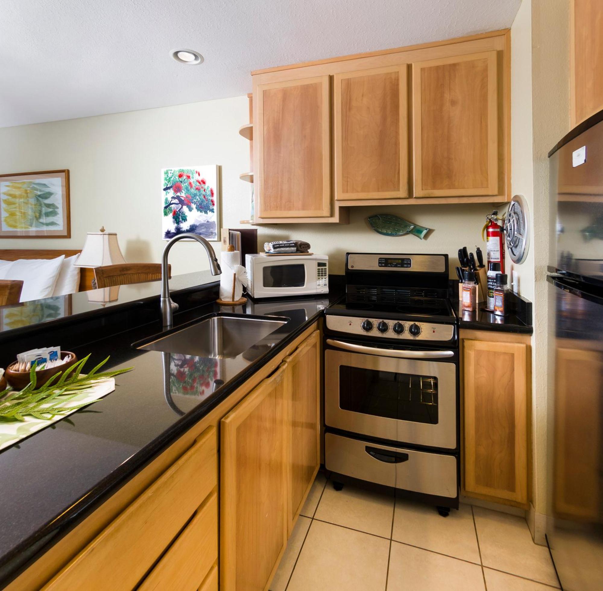 Kai Maui - #106 Kuakahi Partial Oceanview Apartment