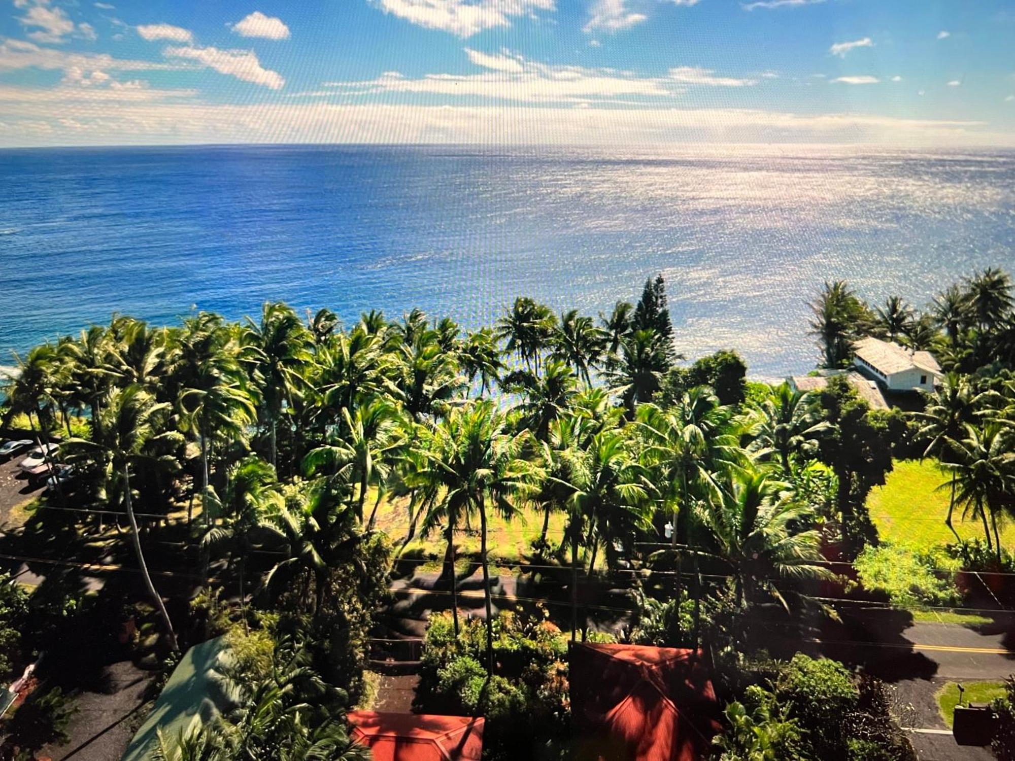 The Bali House And At Hawaii * Kehena