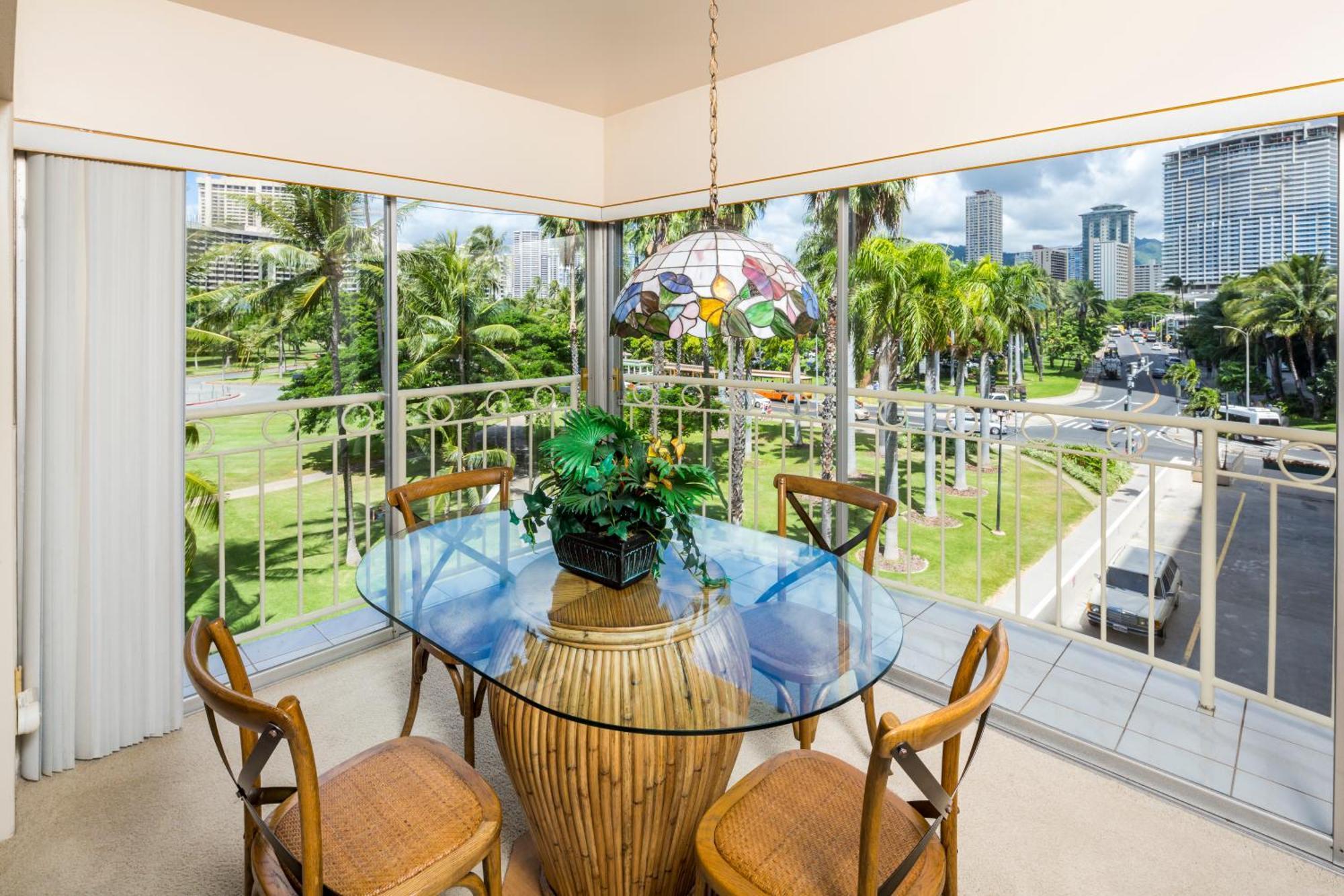 Castle Waikiki Shore Aparthotel