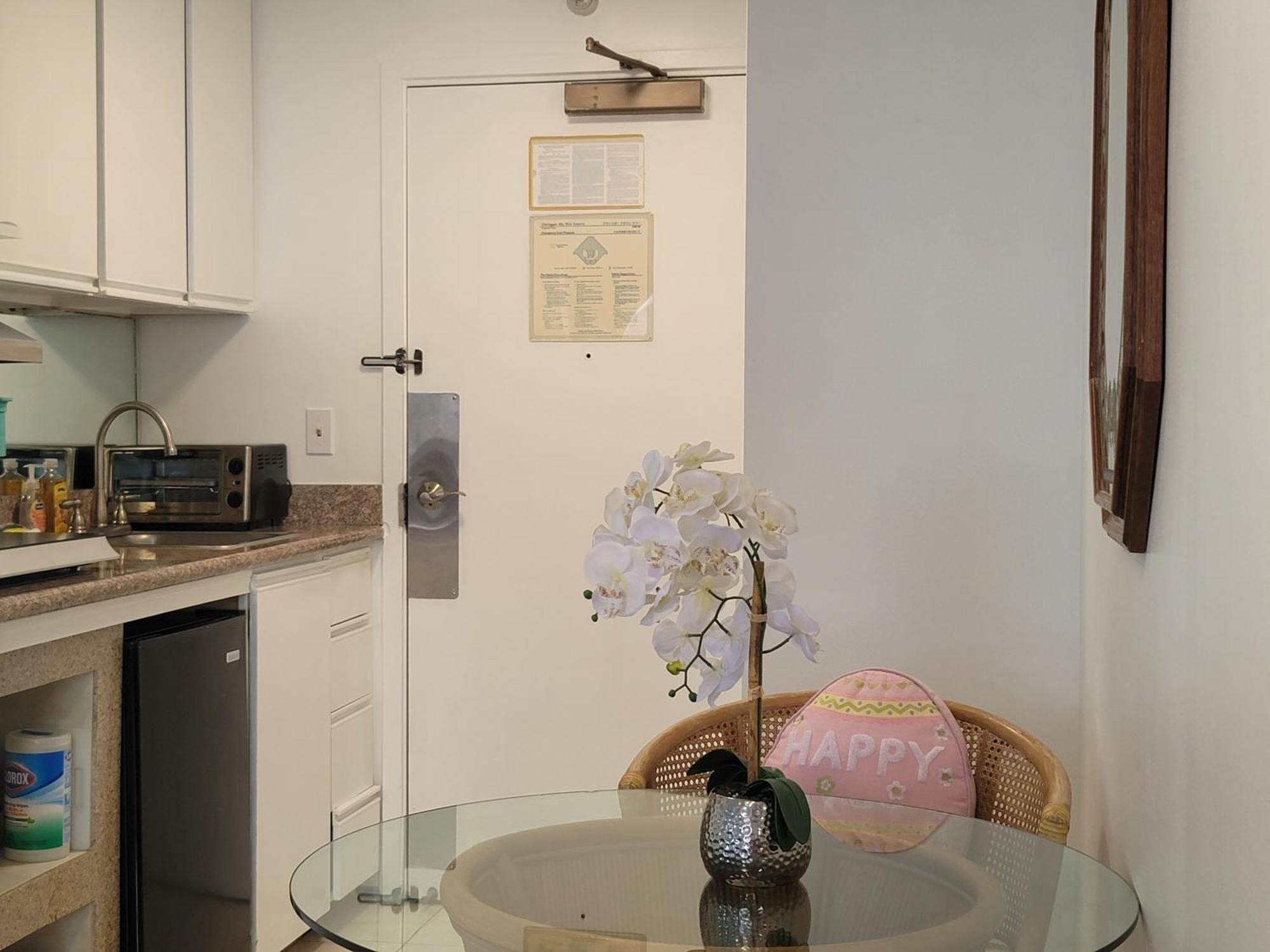 Apartment Waikiki Steps To Beach-mall Free Parking-wifi Honolulu